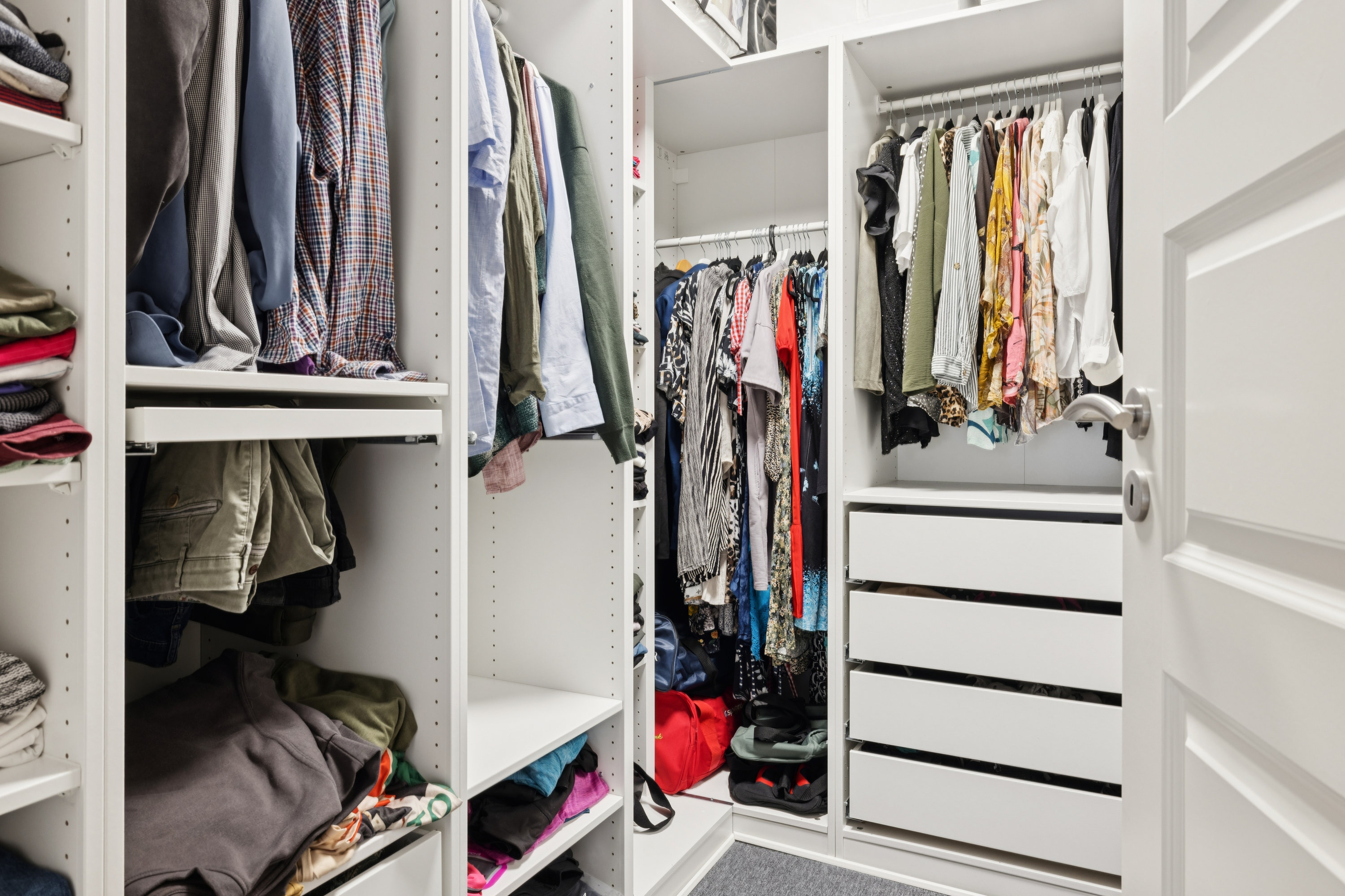 Fremhævet walkin closet billede i fuldskærmstilstand. Billede af Ahornvej 16, 9632 Møldrup