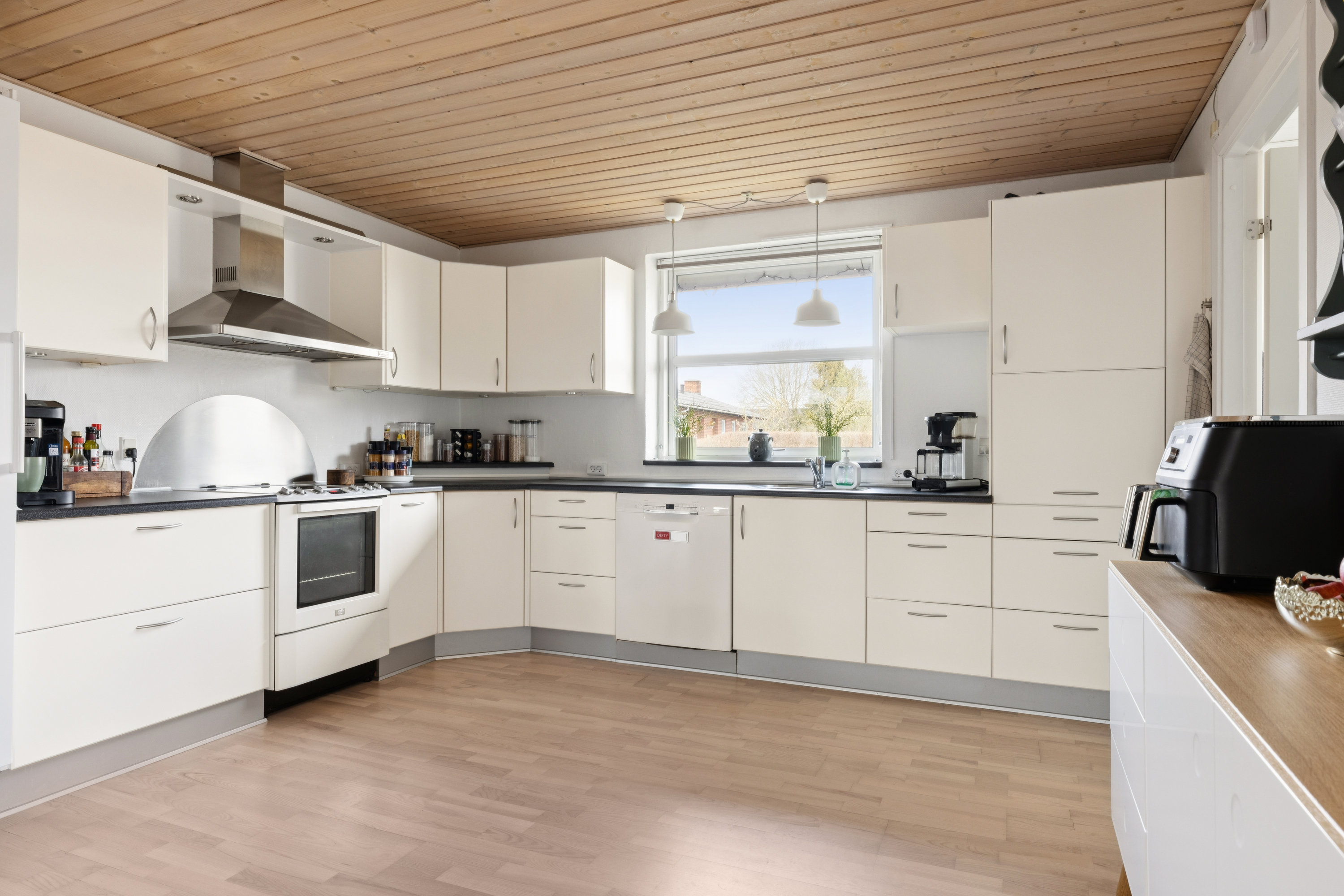 Fremhævet køkken billede i fuldskærmstilstand. Billede af Ahornvej 16, 9632 Møldrup