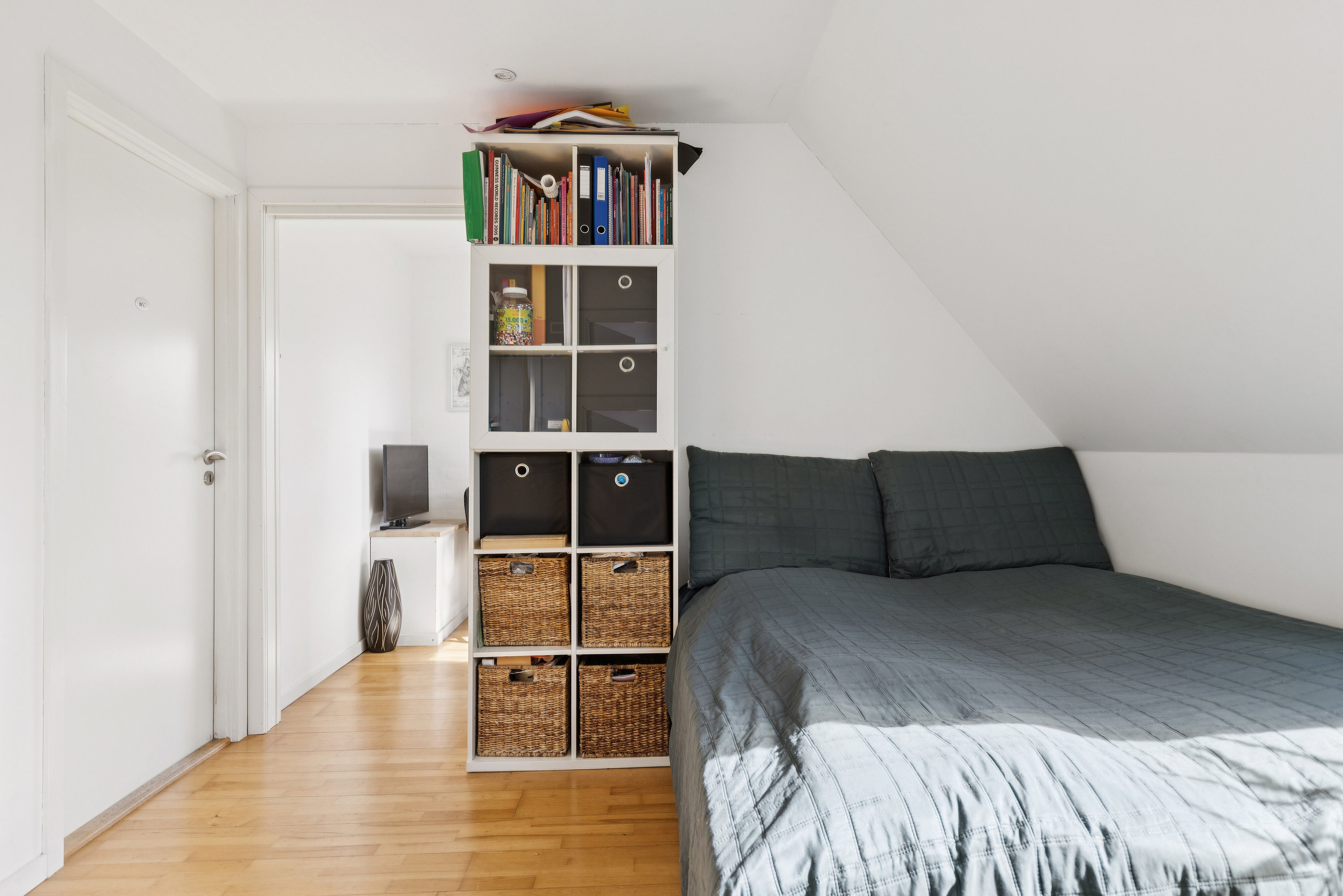 Fremhævet soveværelse billede i fuldskærmstilstand. Billede af Plantevej 49, Appenæs, 4700 Næstved