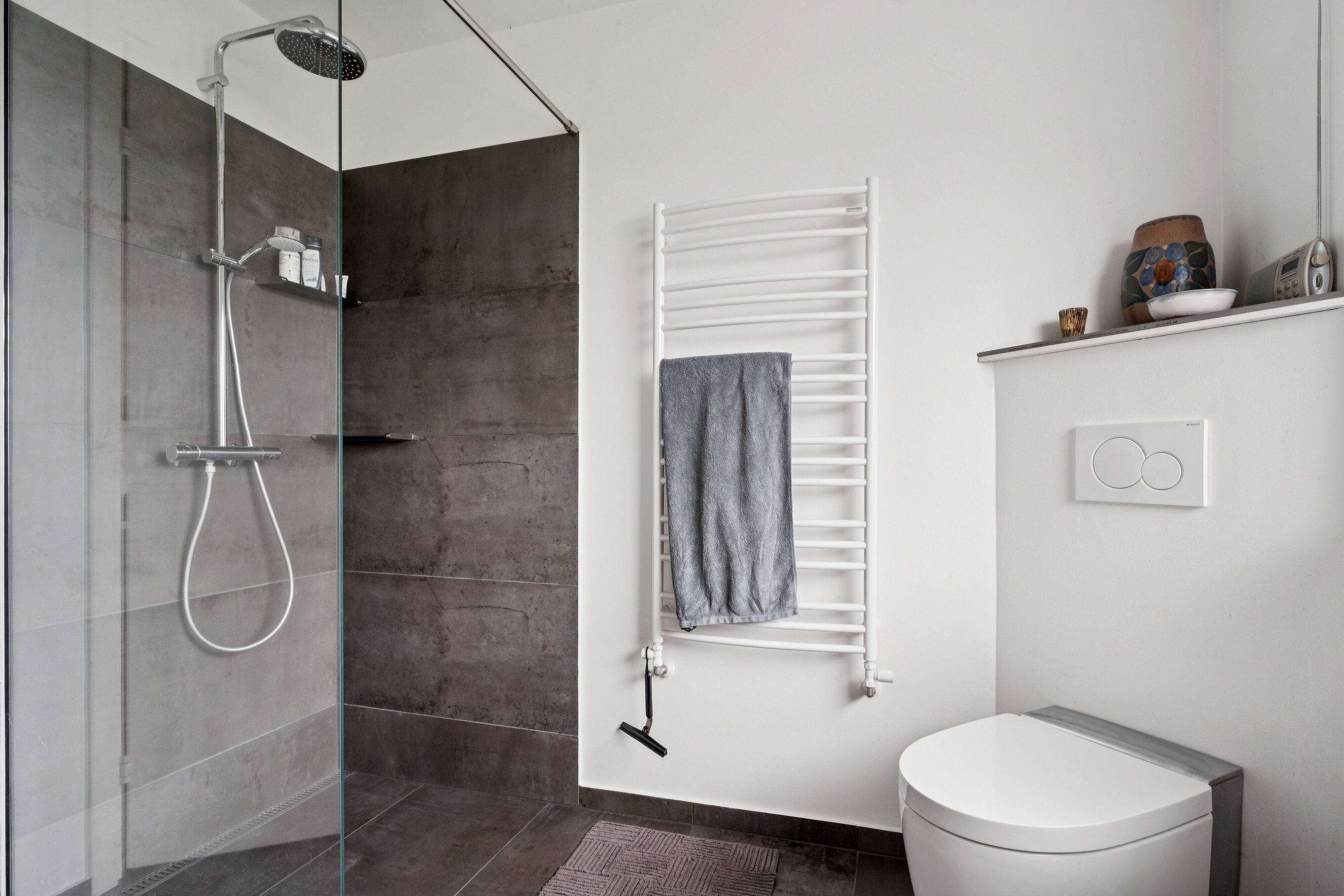 Fremhævet badeværelse billede i fuldskærmstilstand. Billede af Hybenvej 2, 4690 Haslev