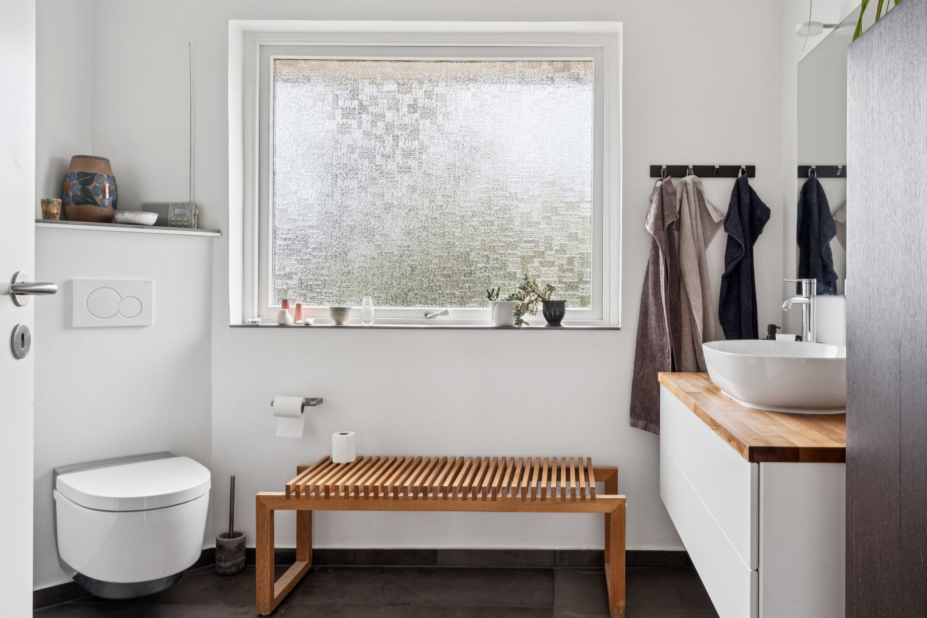 Fremhævet badeværelse billede i fuldskærmstilstand. Billede af Hybenvej 2, 4690 Haslev