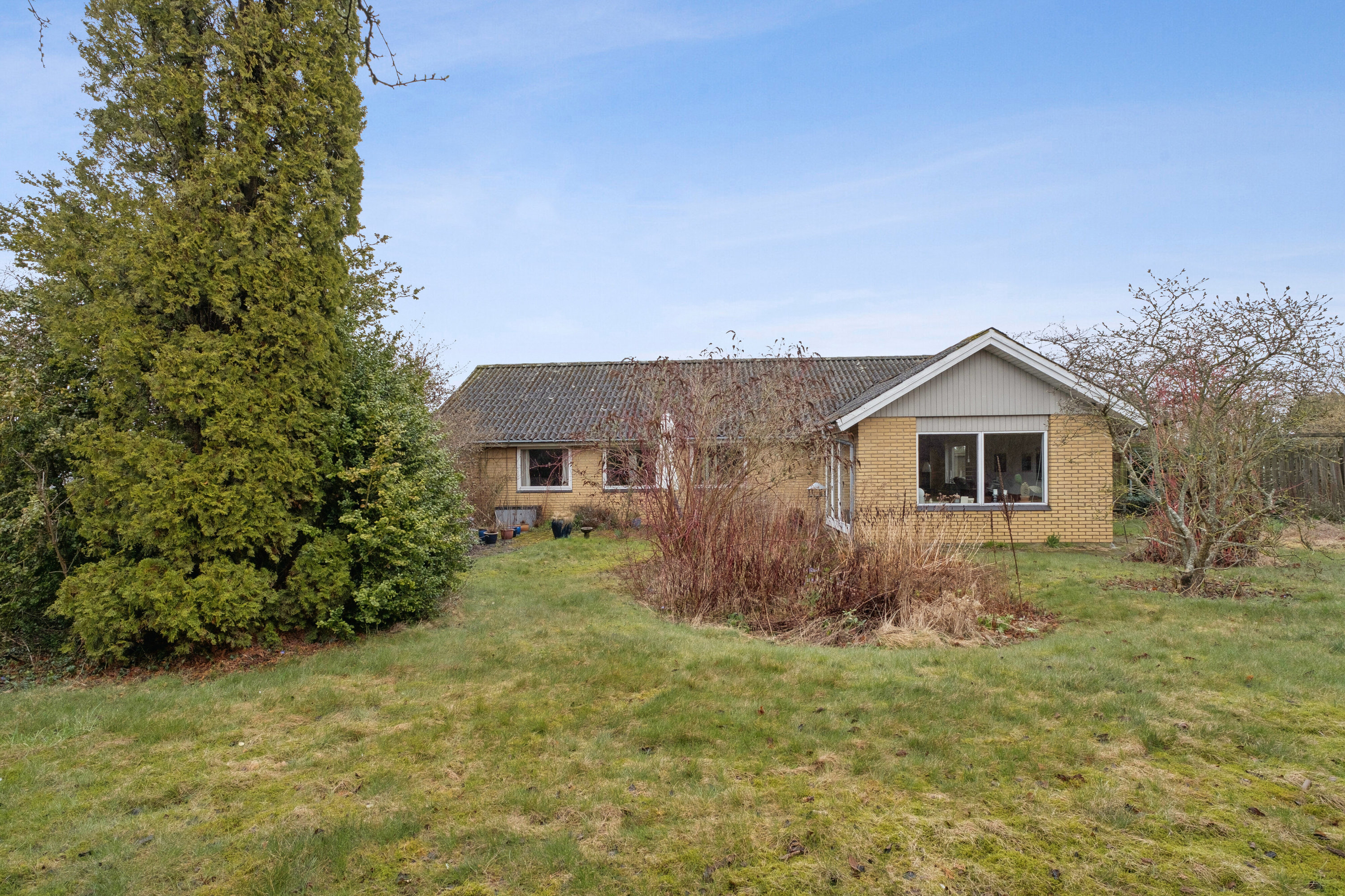 Fremhævet udendørs billede i fuldskærmstilstand. Billede af Hybenvej 2, 4690 Haslev