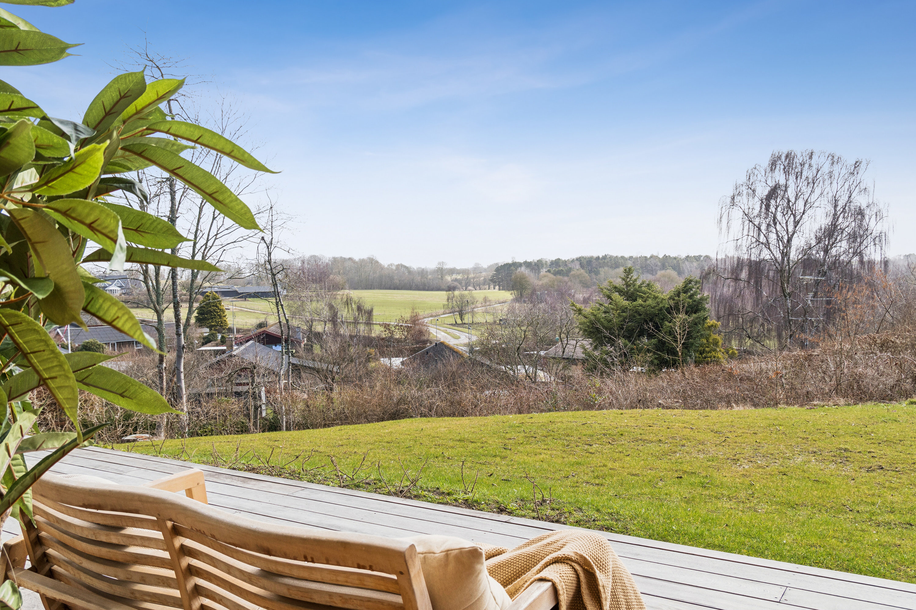 Fremhævet udendørs billede i fuldskærmstilstand. Billede af Skolelodden 28, 3220 Tisvildeleje