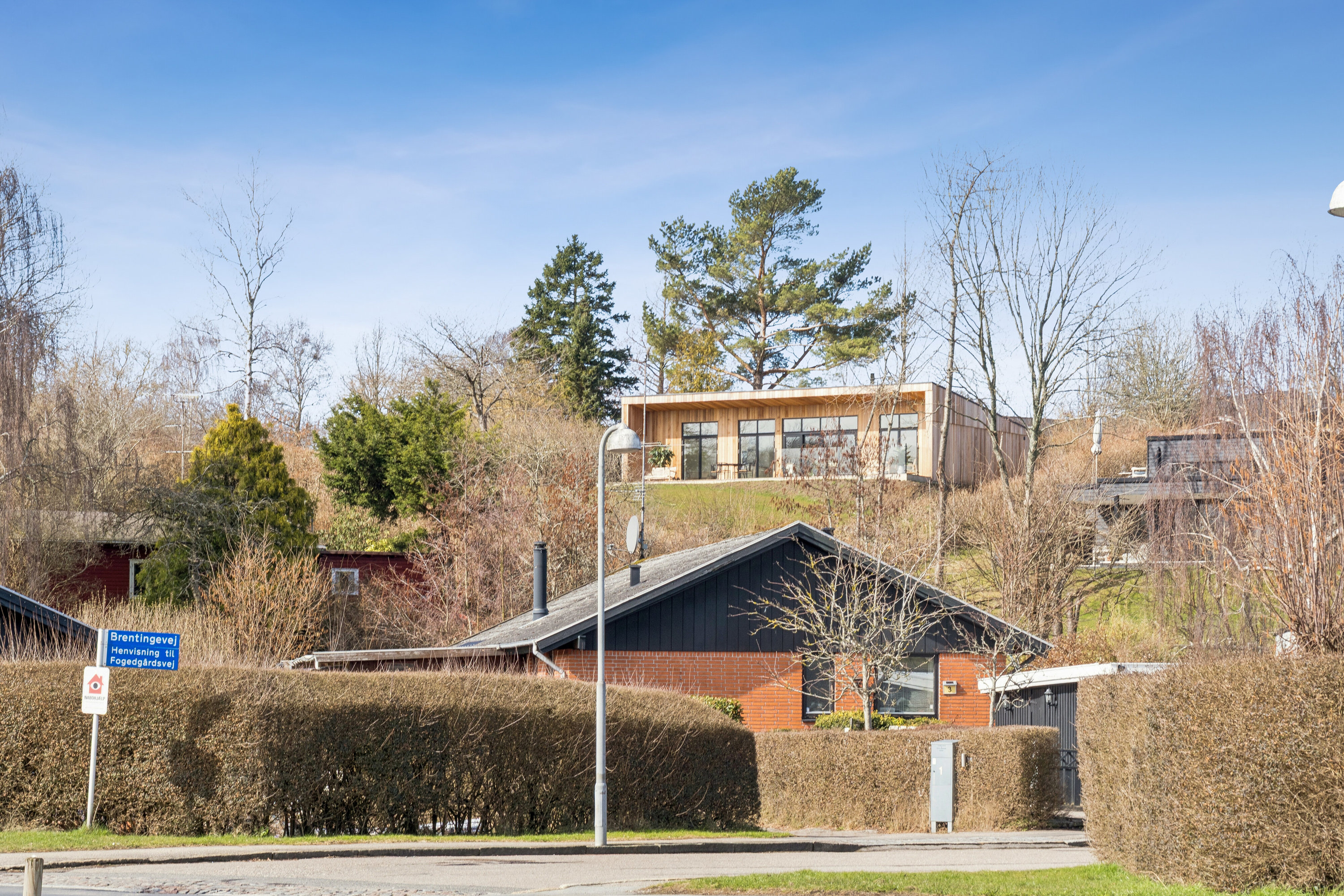 Fremhævet udendørs billede i fuldskærmstilstand. Billede af Skolelodden 28, 3220 Tisvildeleje