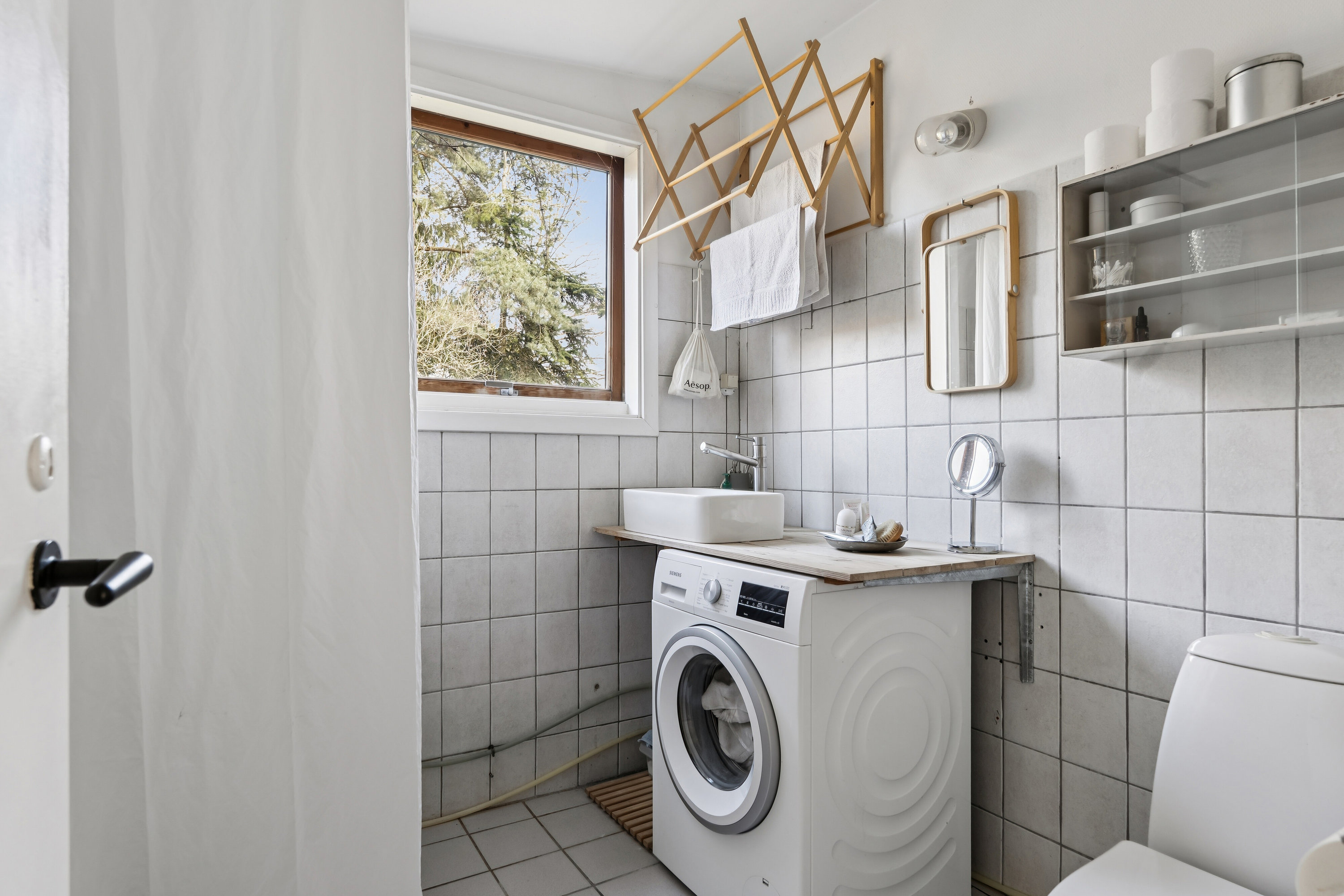 Fremhævet badeværelse billede i fuldskærmstilstand. Billede af Gl Havreholmvej 18, 3100 Hornbæk