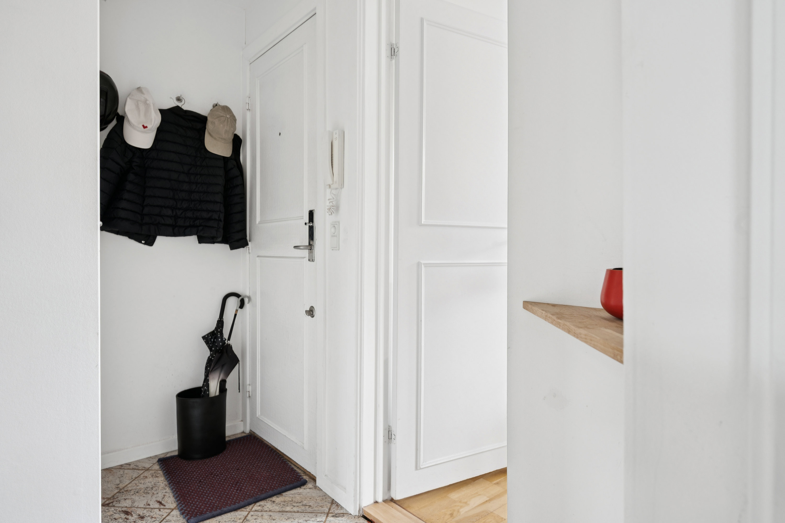 Fremhævet entré billede i fuldskærmstilstand. Billede af Valhøjvej 3, 1. tv., 2500 Valby