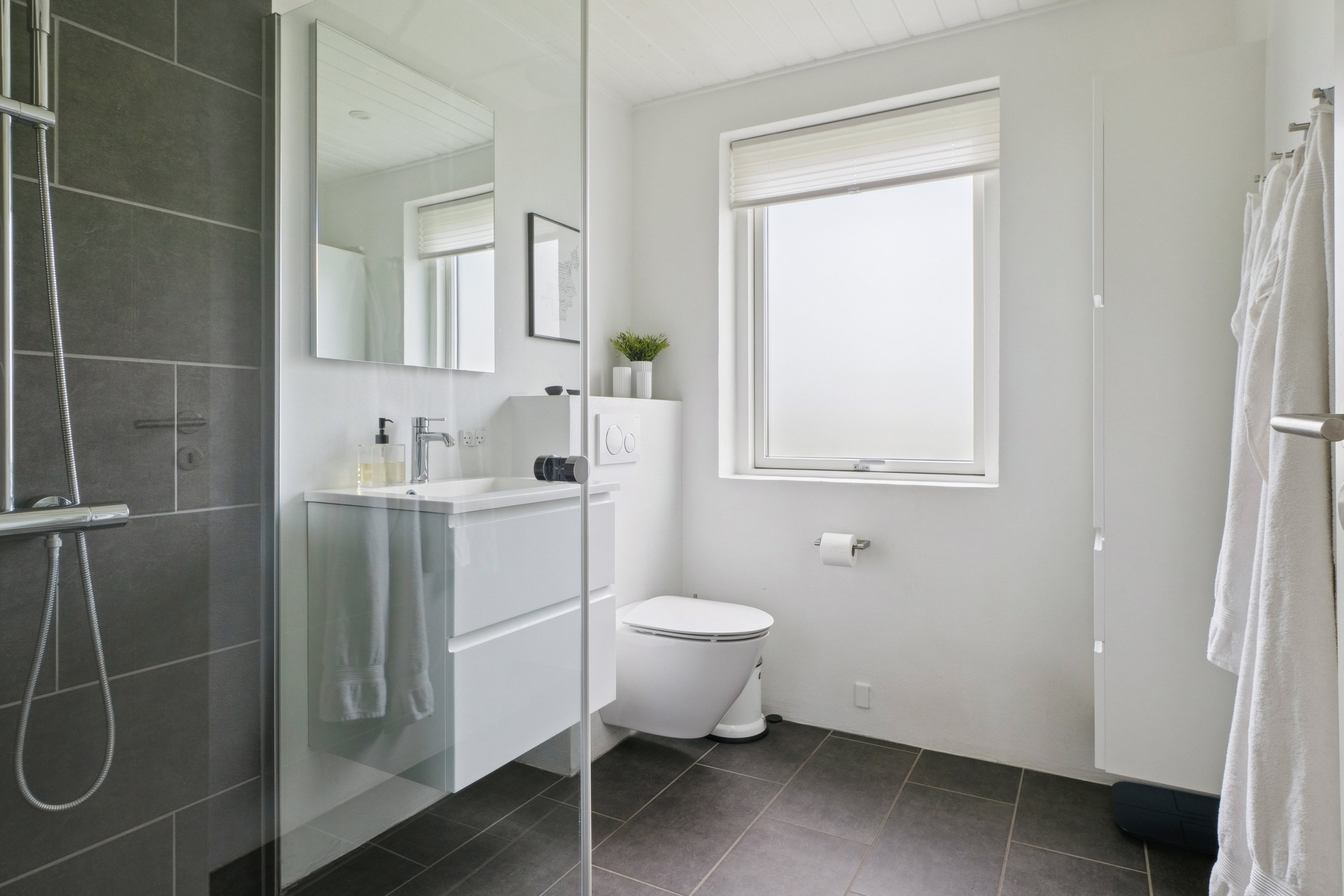 Fremhævet badeværelse billede i fuldskærmstilstand. Billede af Skjelholmvej 26, 7900 Nykøbing M