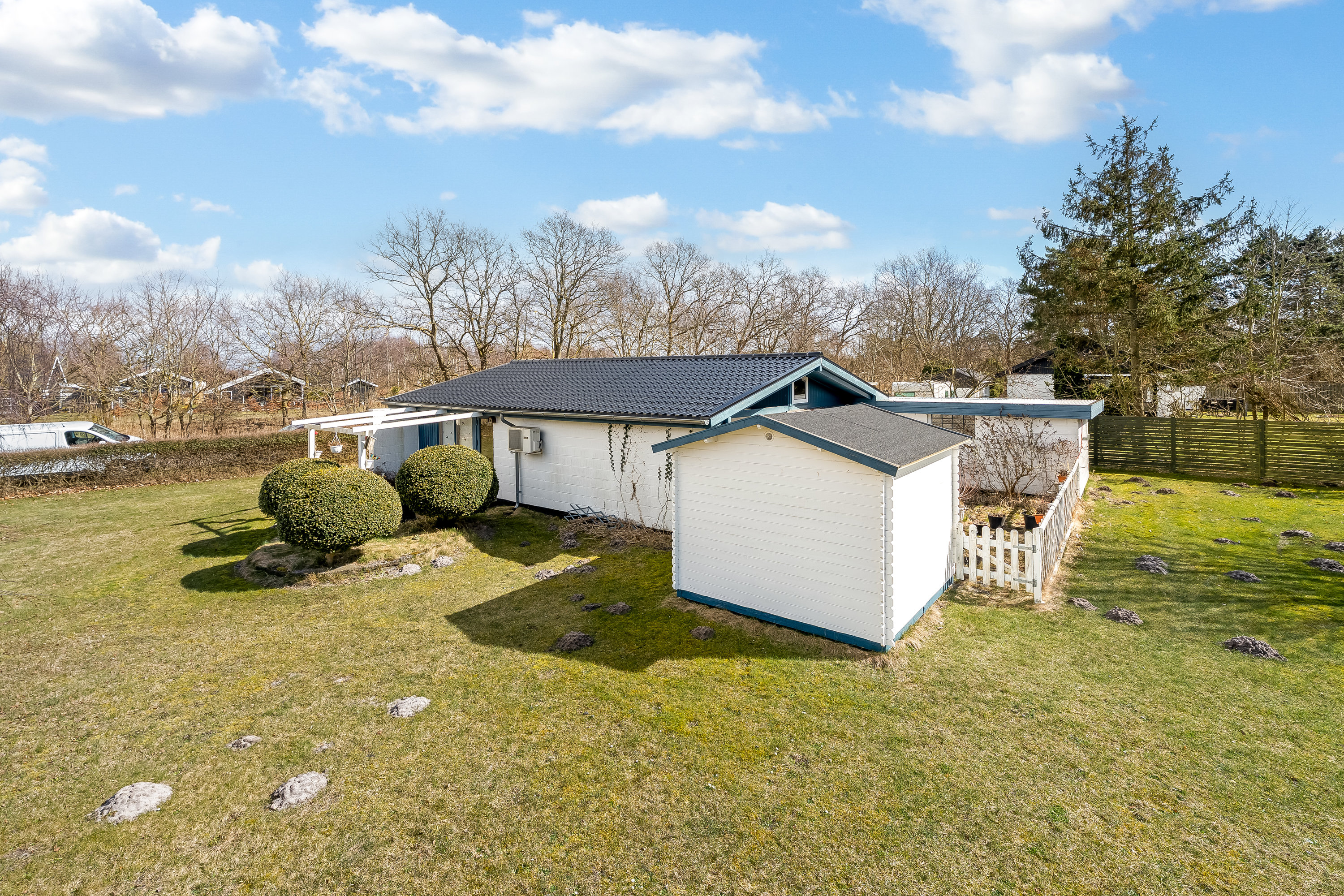 Fremhævet mastefoto billede i fuldskærmstilstand. Billede af Liljevej 1, Bredfjed, 4970 Rødby