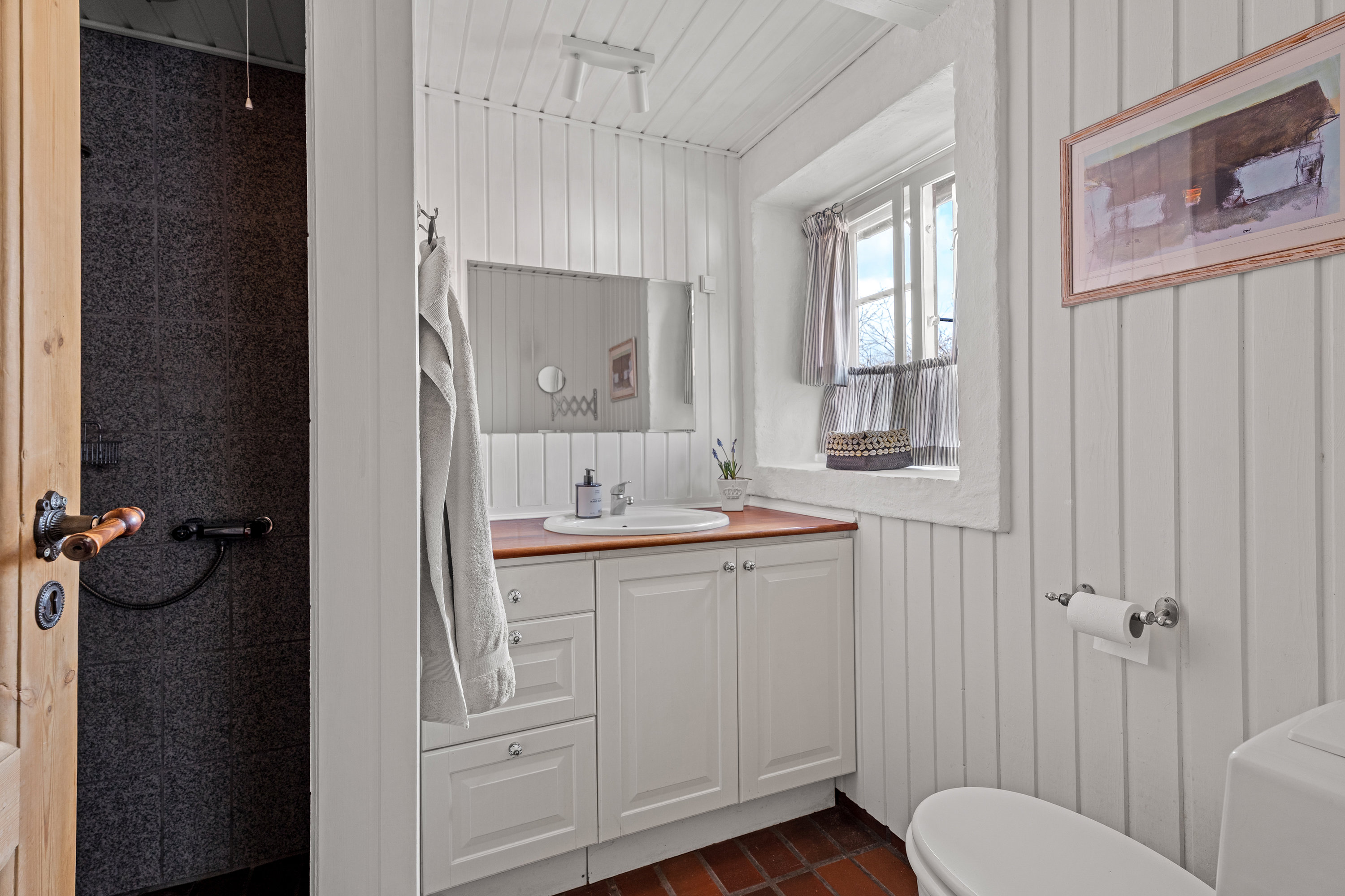 Fremhævet badeværelse billede i fuldskærmstilstand. Billede af Bursøvej 11, Bursø, 4930 Maribo