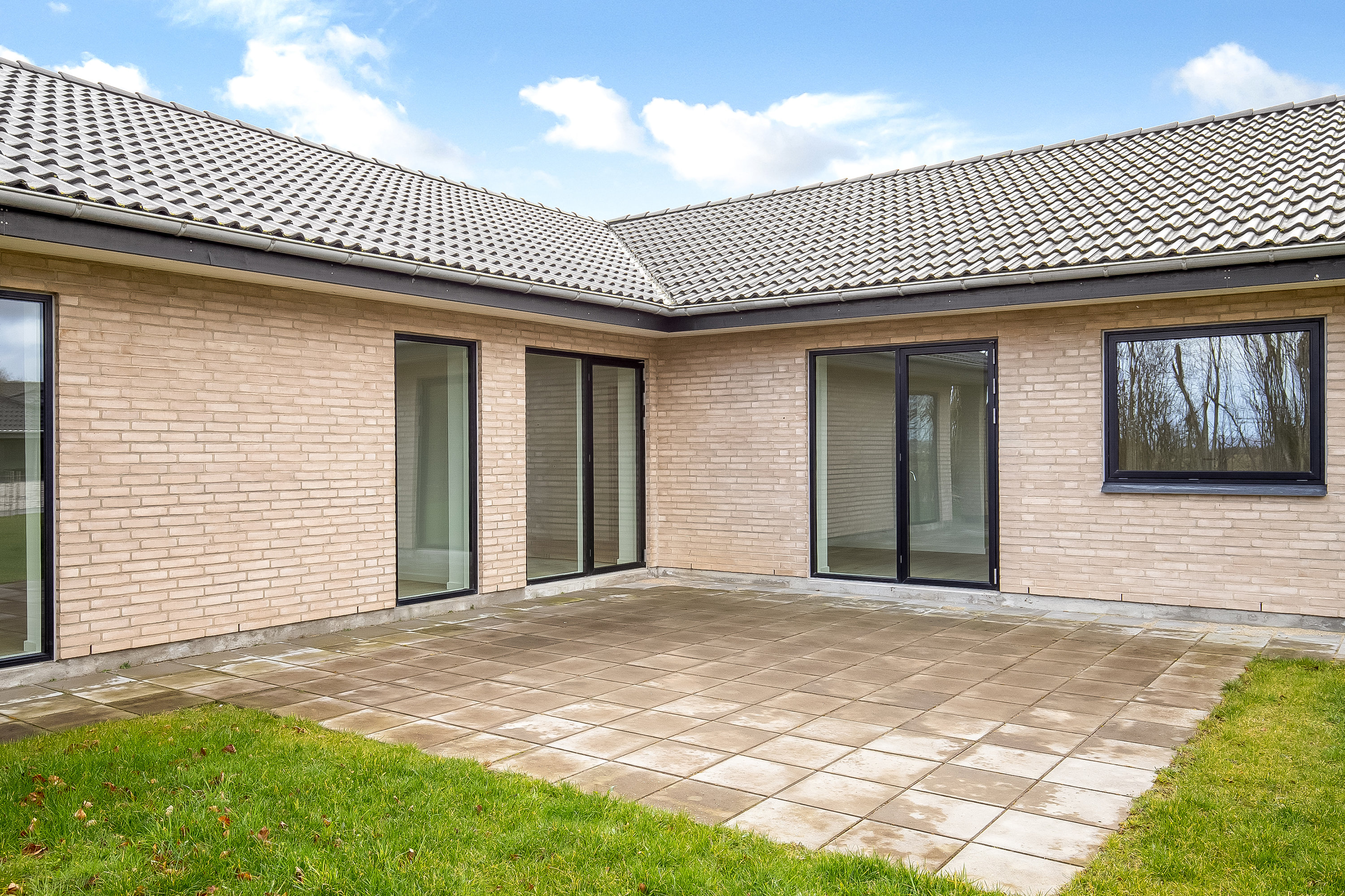 Fremhævet terrasse billede i fuldskærmstilstand. Billede af Sydbanen 5, 6093 Sjølund