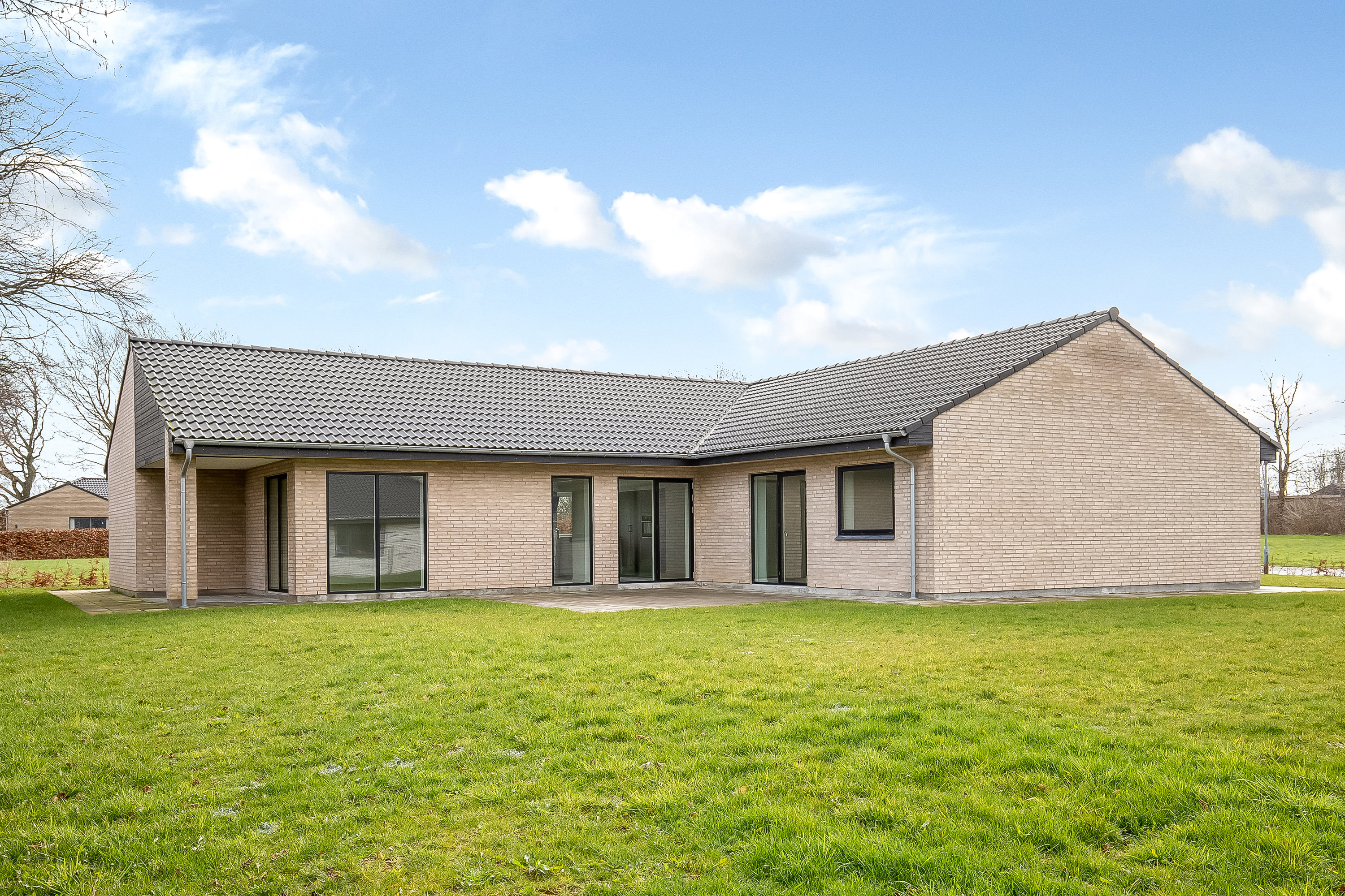 Fremhævet ejendommen billede i fuldskærmstilstand. Billede af Sydbanen 5, 6093 Sjølund