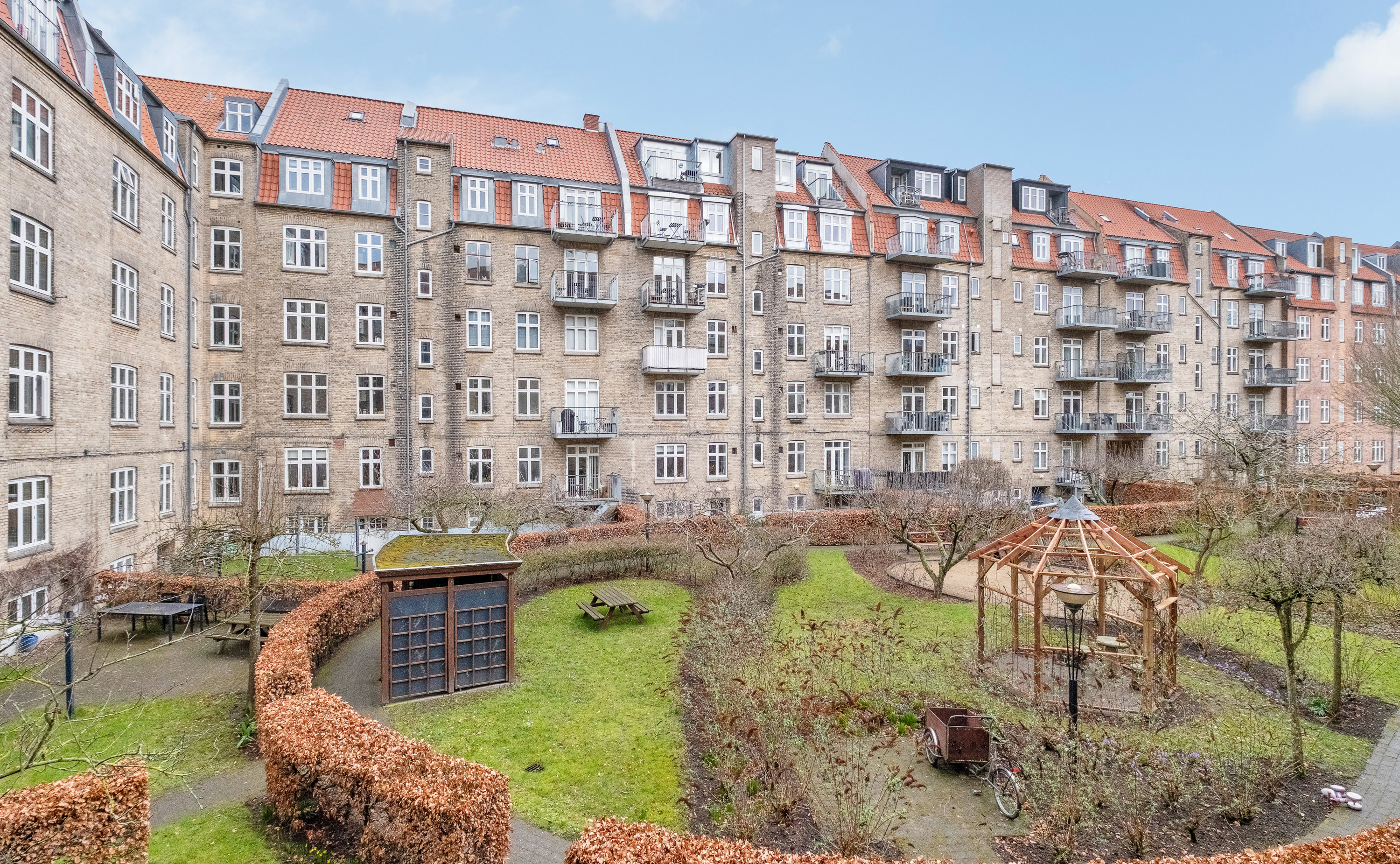 Fremhævet bag facade billede i fuldskærmstilstand. Billede af Jerichausgade 15, 4. th., 8000 Aarhus C