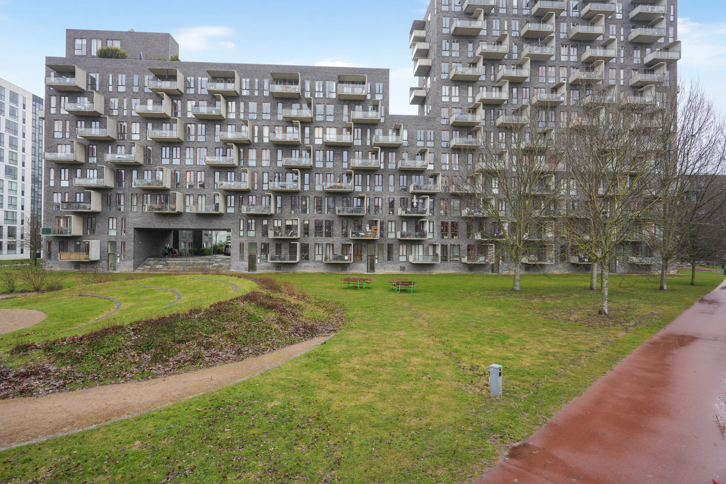 Fremhævet gårdmiljø billede i fuldskærmstilstand. Billede af C.F. Møllers Allé 62, 4. tv., 2300 København S