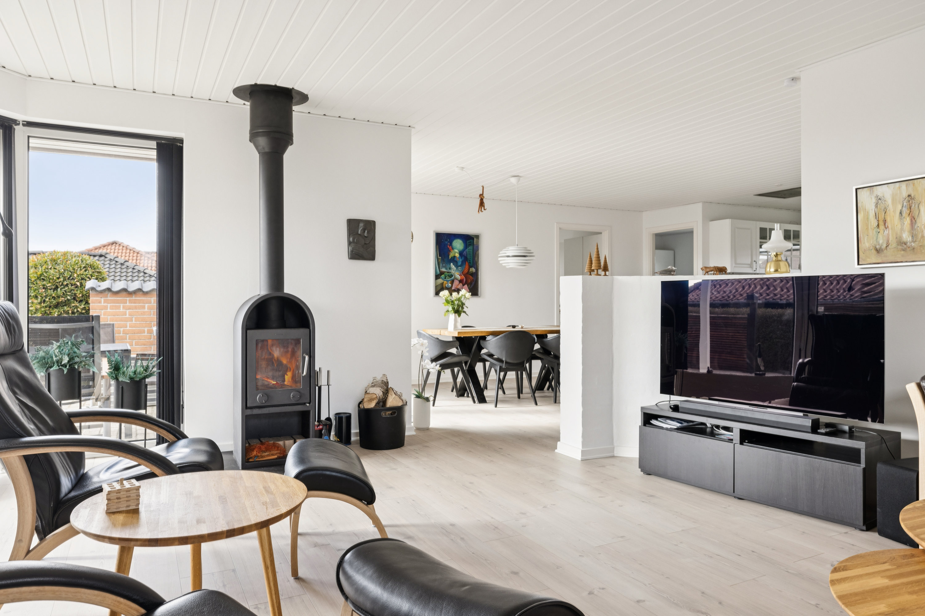 Fremhævet stue billede i fuldskærmstilstand. Billede af Heimdalsvænget 9, 5610 Assens