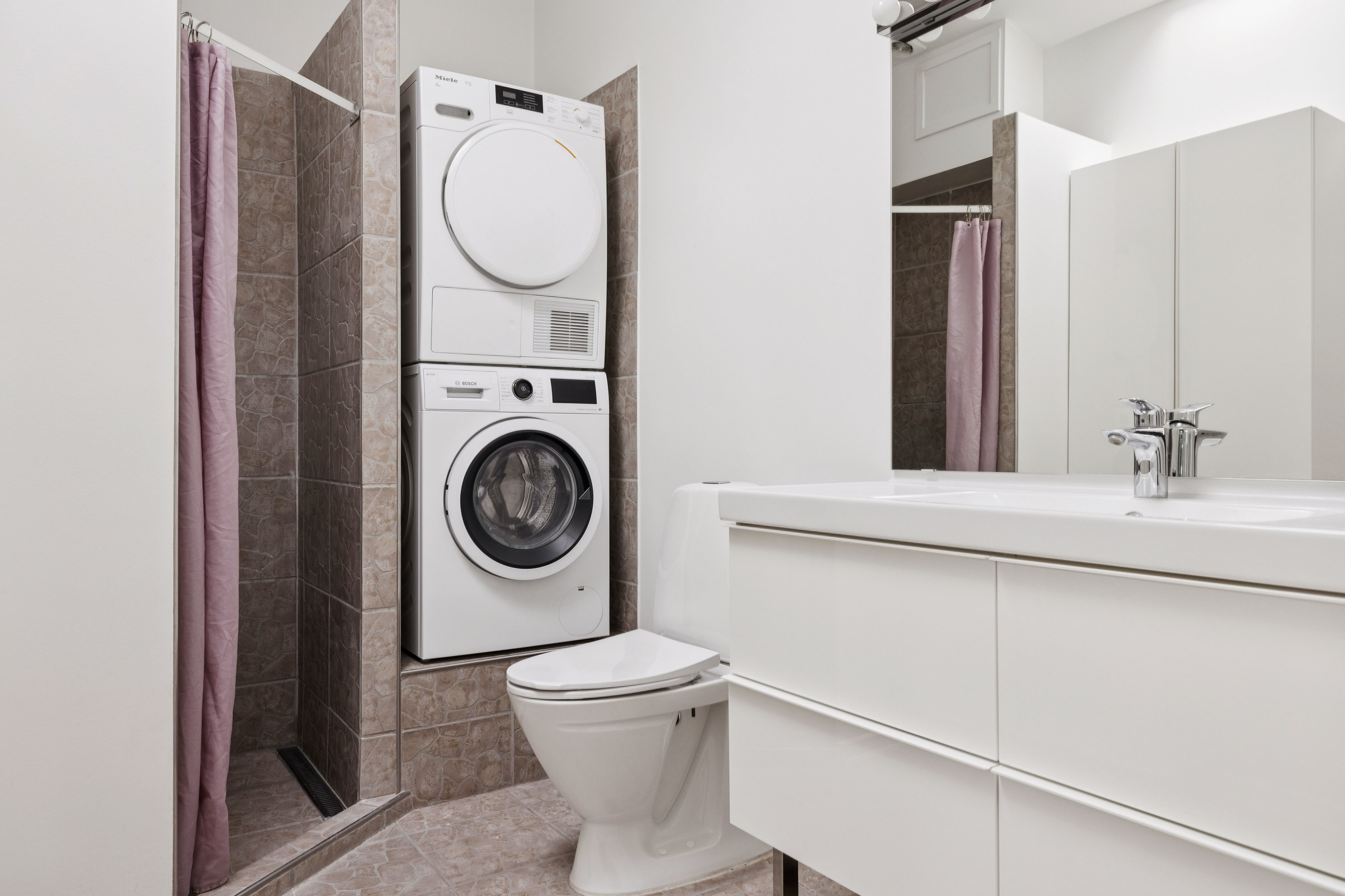 Fremhævet badeværelse billede i fuldskærmstilstand. Billede af Baronvej 4, 5610 Assens