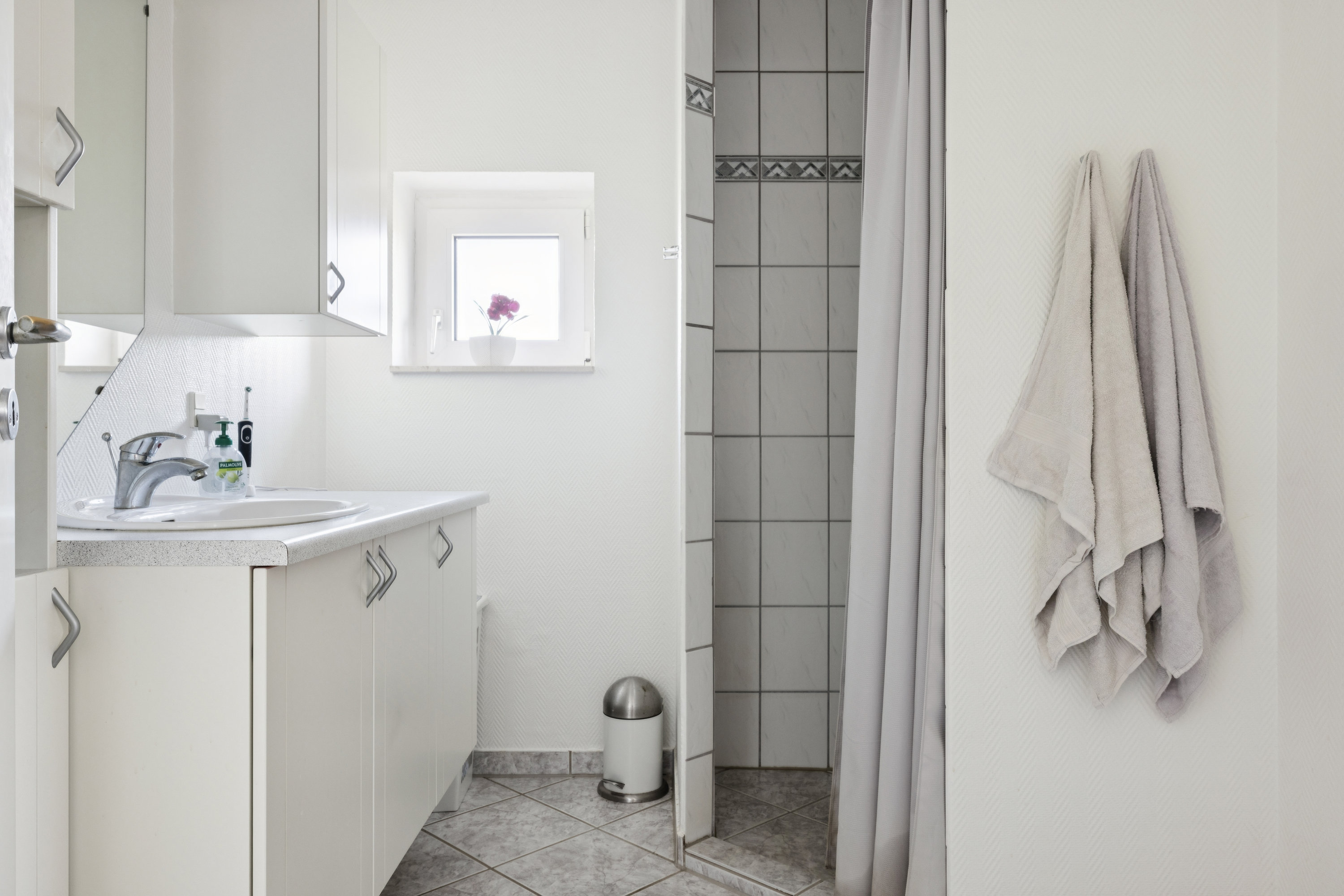 Fremhævet badeværelse billede i fuldskærmstilstand. Billede af Heimdalsvænget 9, 5610 Assens