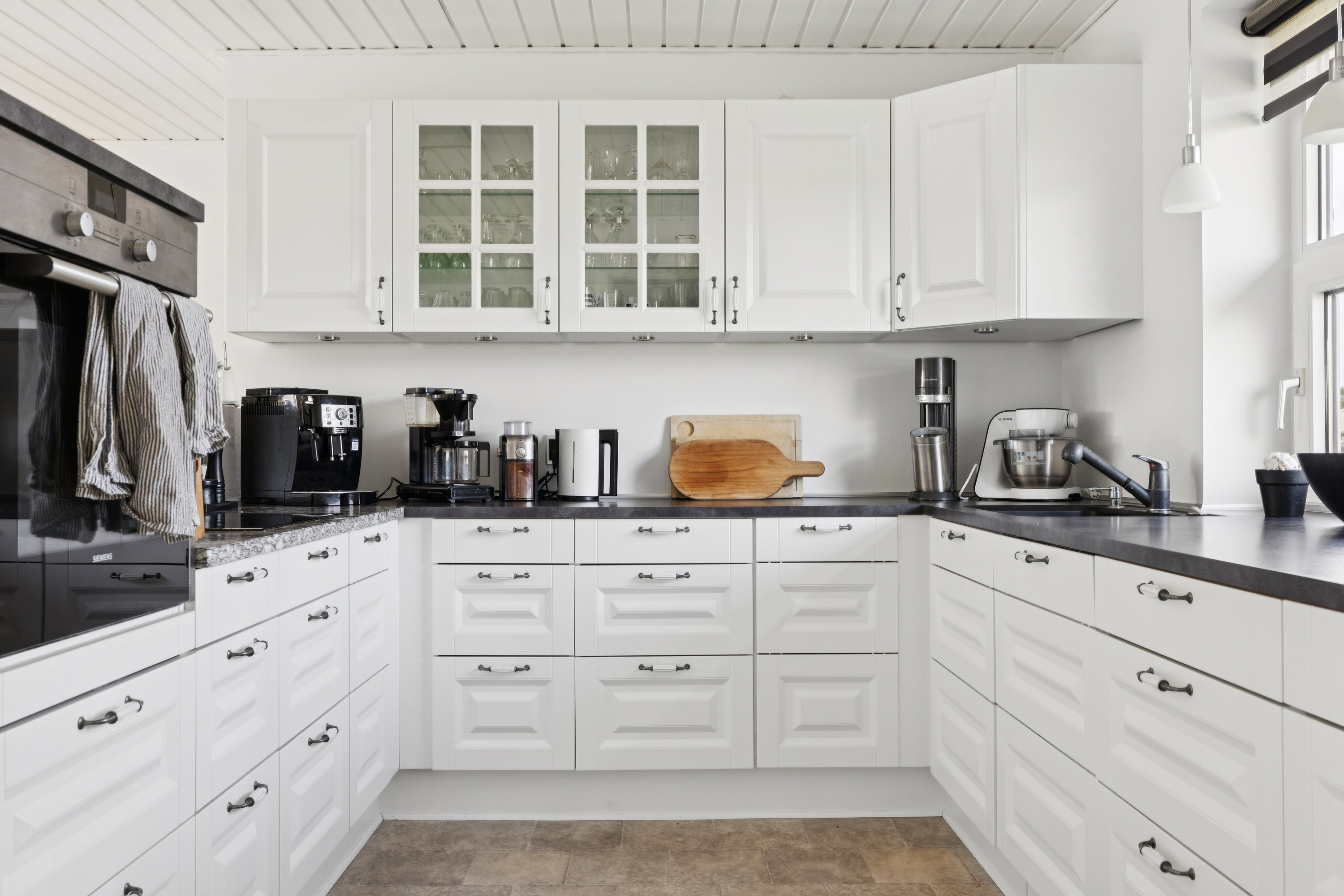 Fremhævet køkken billede i fuldskærmstilstand. Billede af Heimdalsvænget 9, 5610 Assens