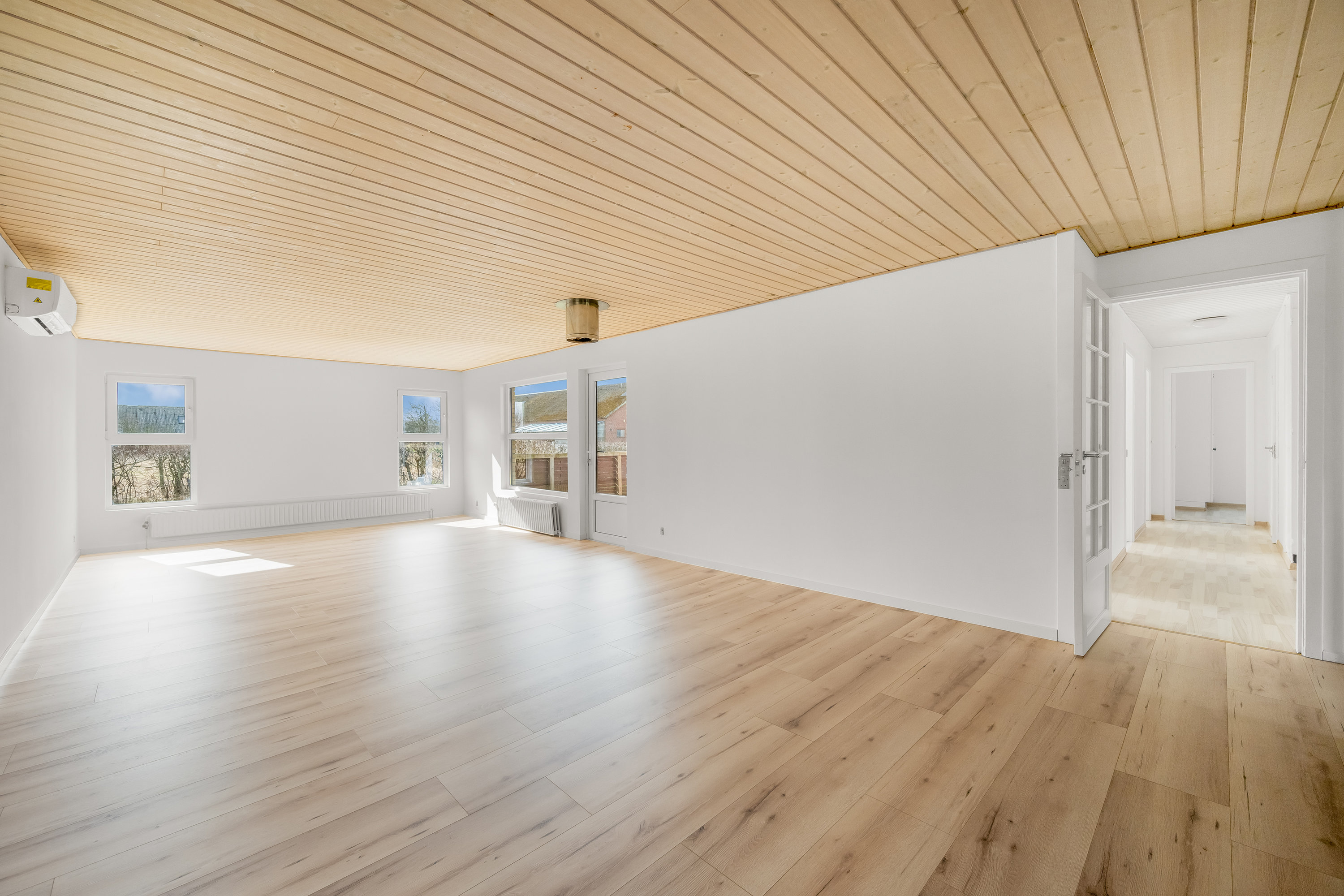 Fremhævet stue billede i fuldskærmstilstand. Billede af Velling Kirkeby 45, Velling, 6950 Ringkøbing