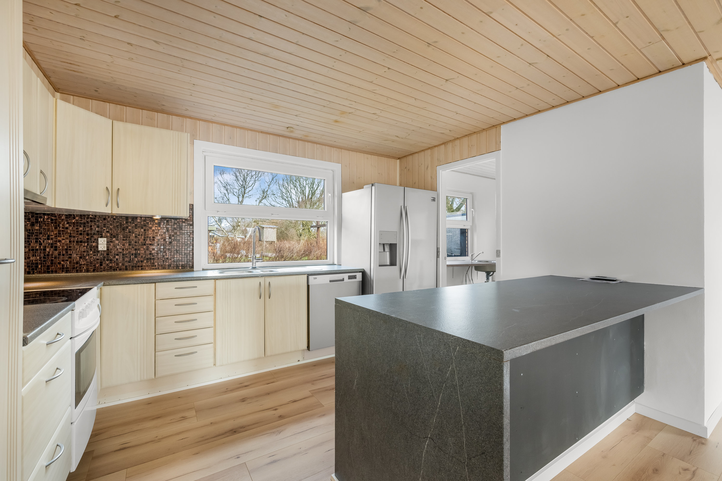 Fremhævet køkken billede i fuldskærmstilstand. Billede af Velling Kirkeby 45, Velling, 6950 Ringkøbing