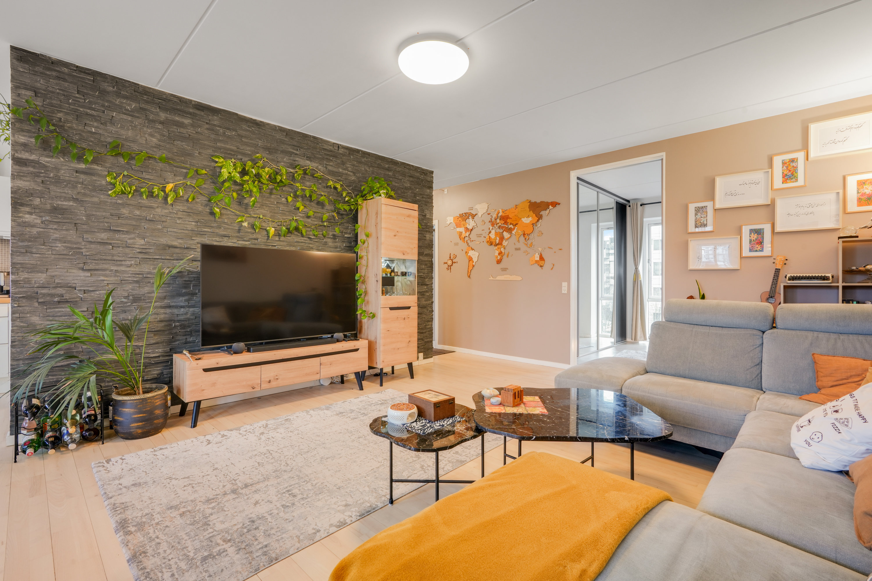 Fremhævet stue billede i fuldskærmstilstand. Billede af C.F. Møllers Allé 62, 4. tv., 2300 København S