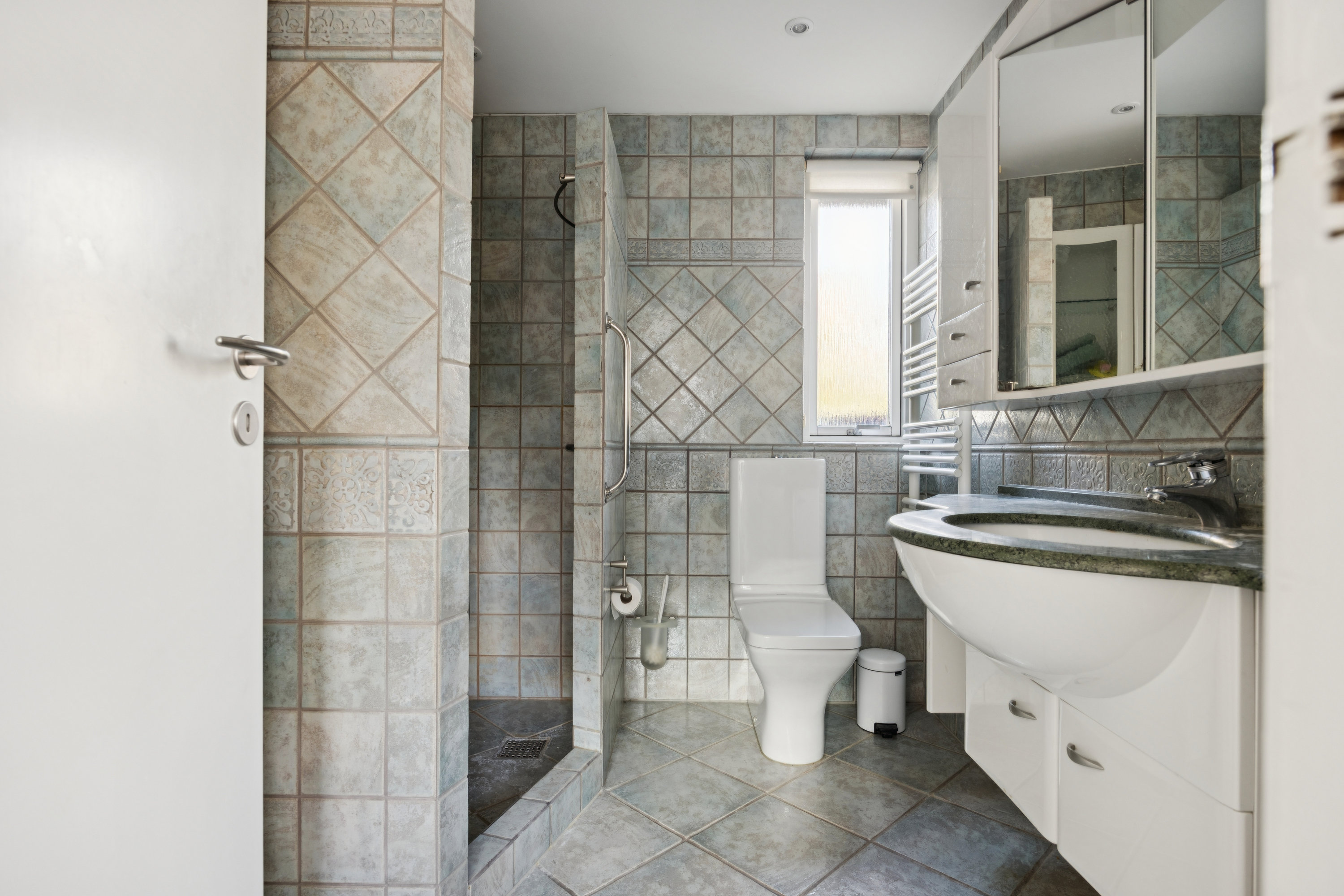 Fremhævet badeværelse billede i fuldskærmstilstand. Billede af Drosselvej 62B, 2000 Frederiksberg