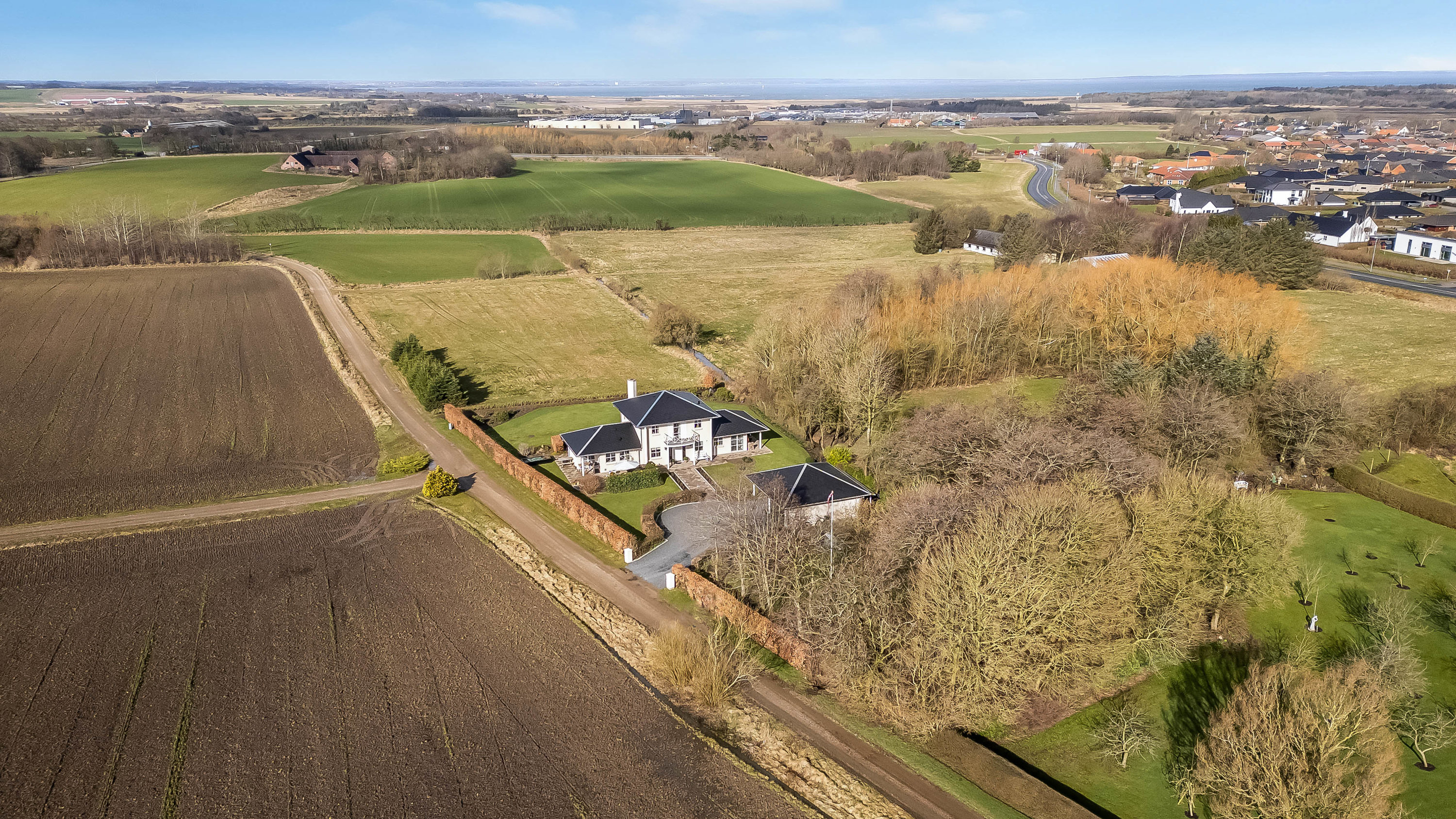 Fremhævet luftfoto billede i fuldskærmstilstand. Billede af Vindelevvej 8, Bjert, 7830 Vinderup