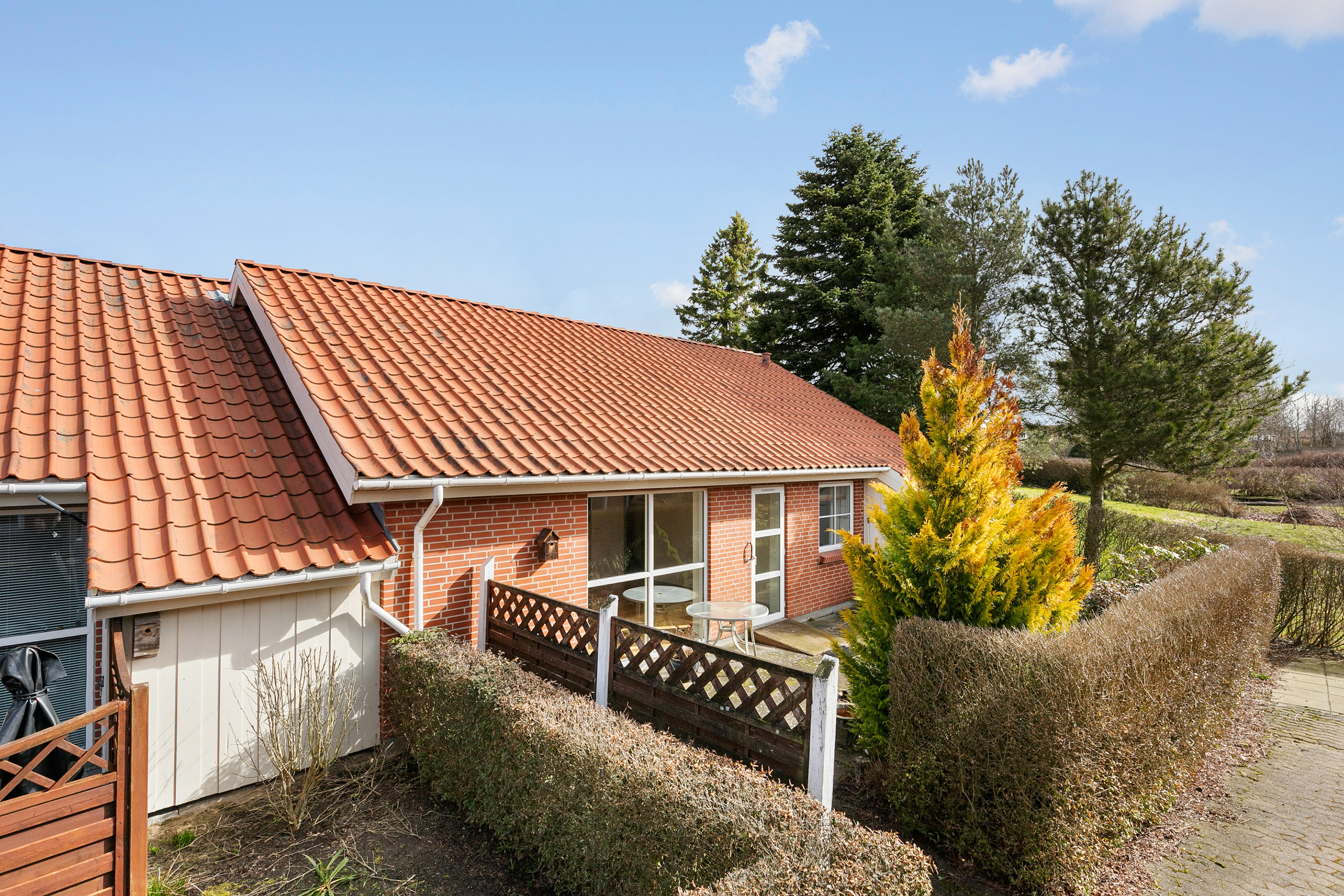 Fremhævet facade billede i fuldskærmstilstand. Billede af Åbredden 15, 9700 Brønderslev