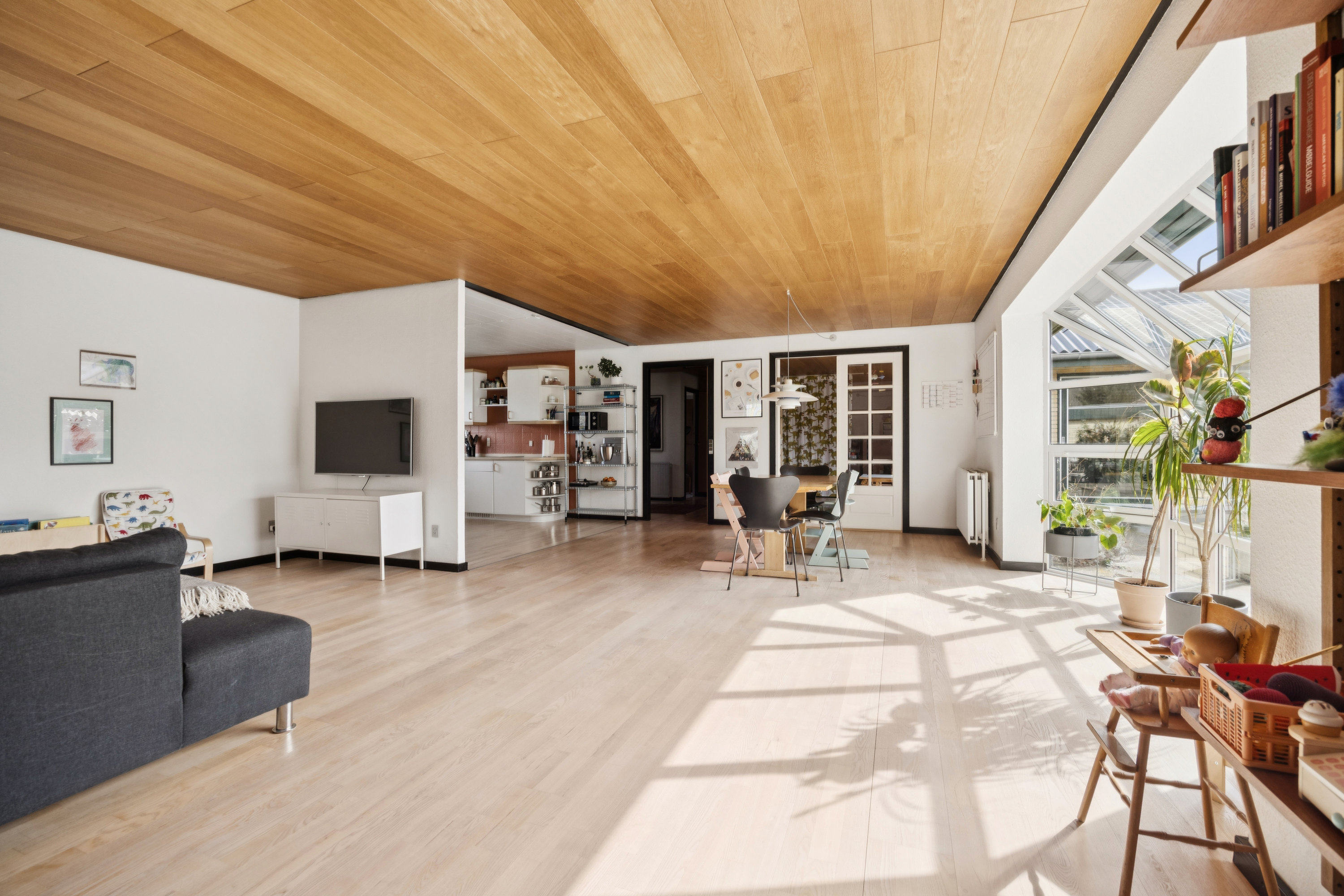 Fremhævet stue billede i fuldskærmstilstand. Billede af Esbjergparken 6, 9220 Aalborg Øst