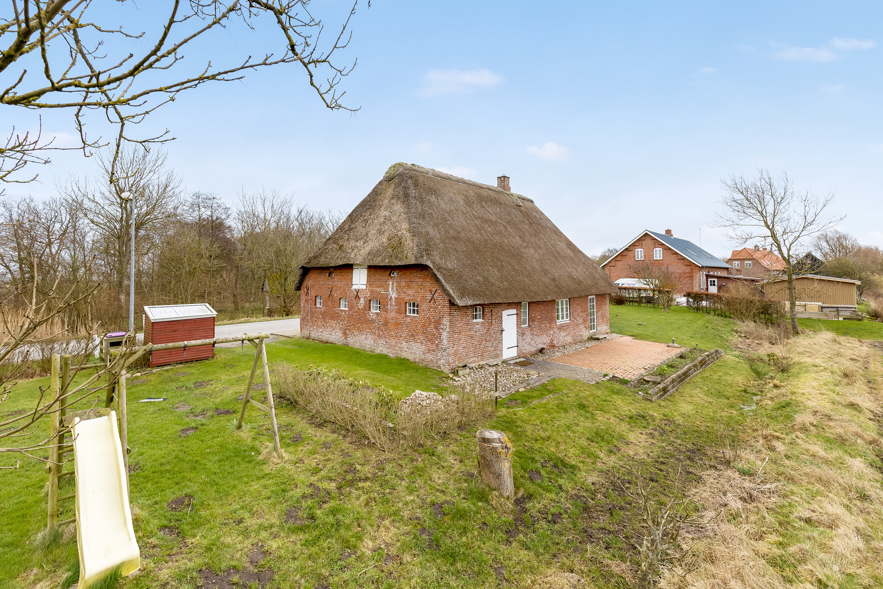 Fremhævet facade billede i fuldskærmstilstand. Billede af Rudbølvej 2, 6280 Højer