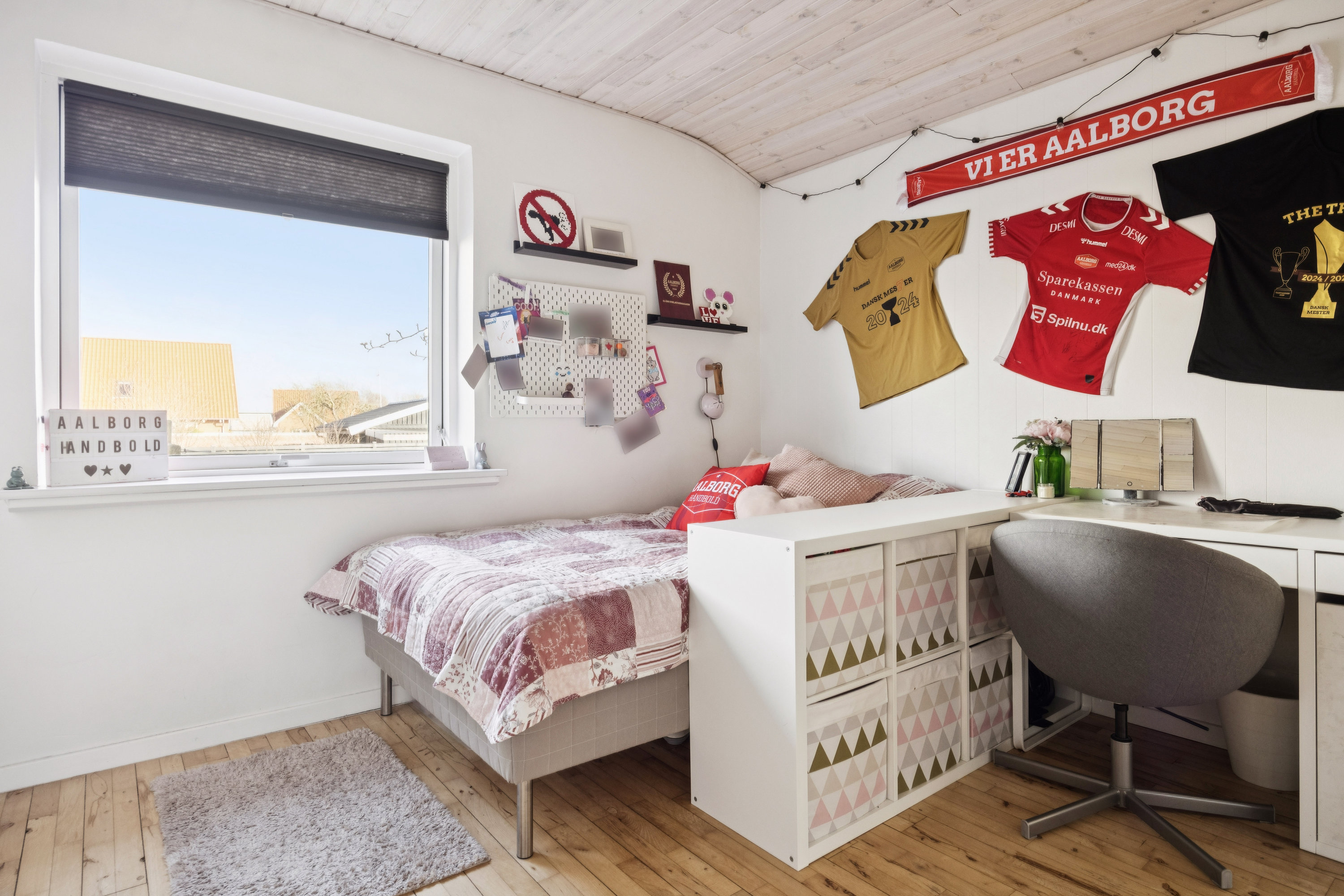 Fremhævet værelse billede i fuldskærmstilstand. Billede af Rødkløvervej 15, 9430 Vadum