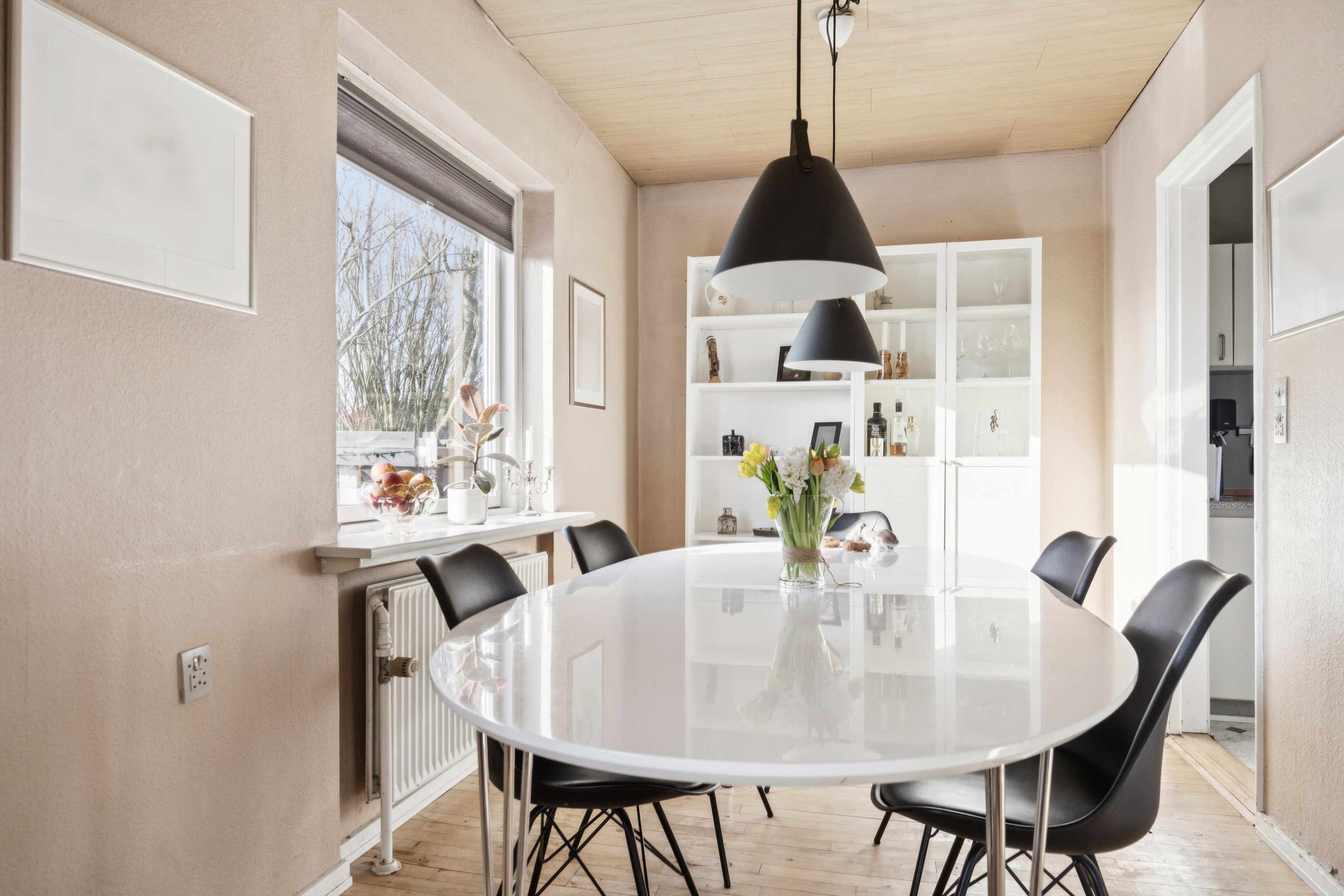 Fremhævet spisestue billede i fuldskærmstilstand. Billede af Rødkløvervej 15, 9430 Vadum