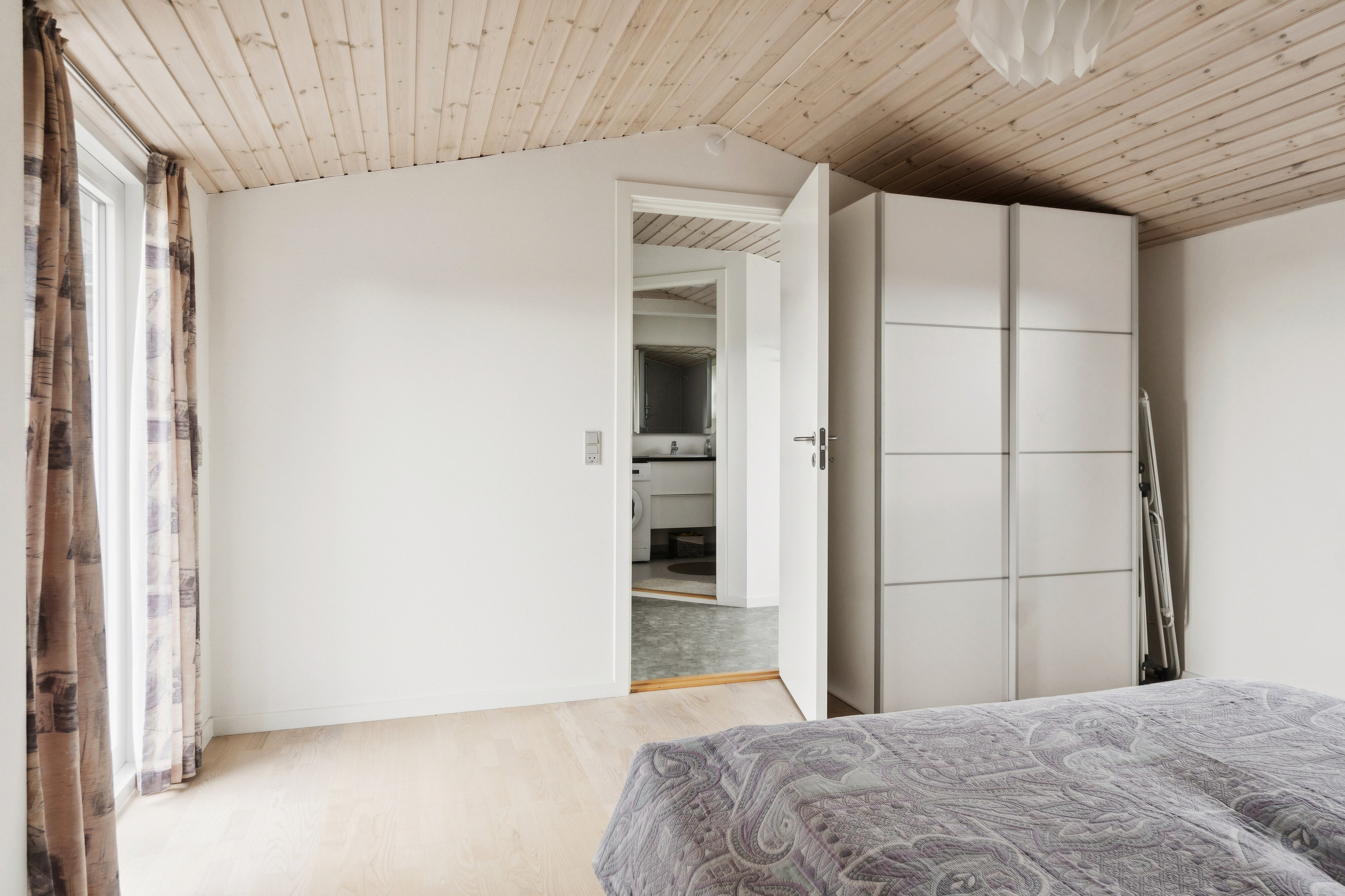 Fremhævet soveværelse billede i fuldskærmstilstand. Billede af Huginsvej 20, Drøsselbjerg, 4200 Slagelse