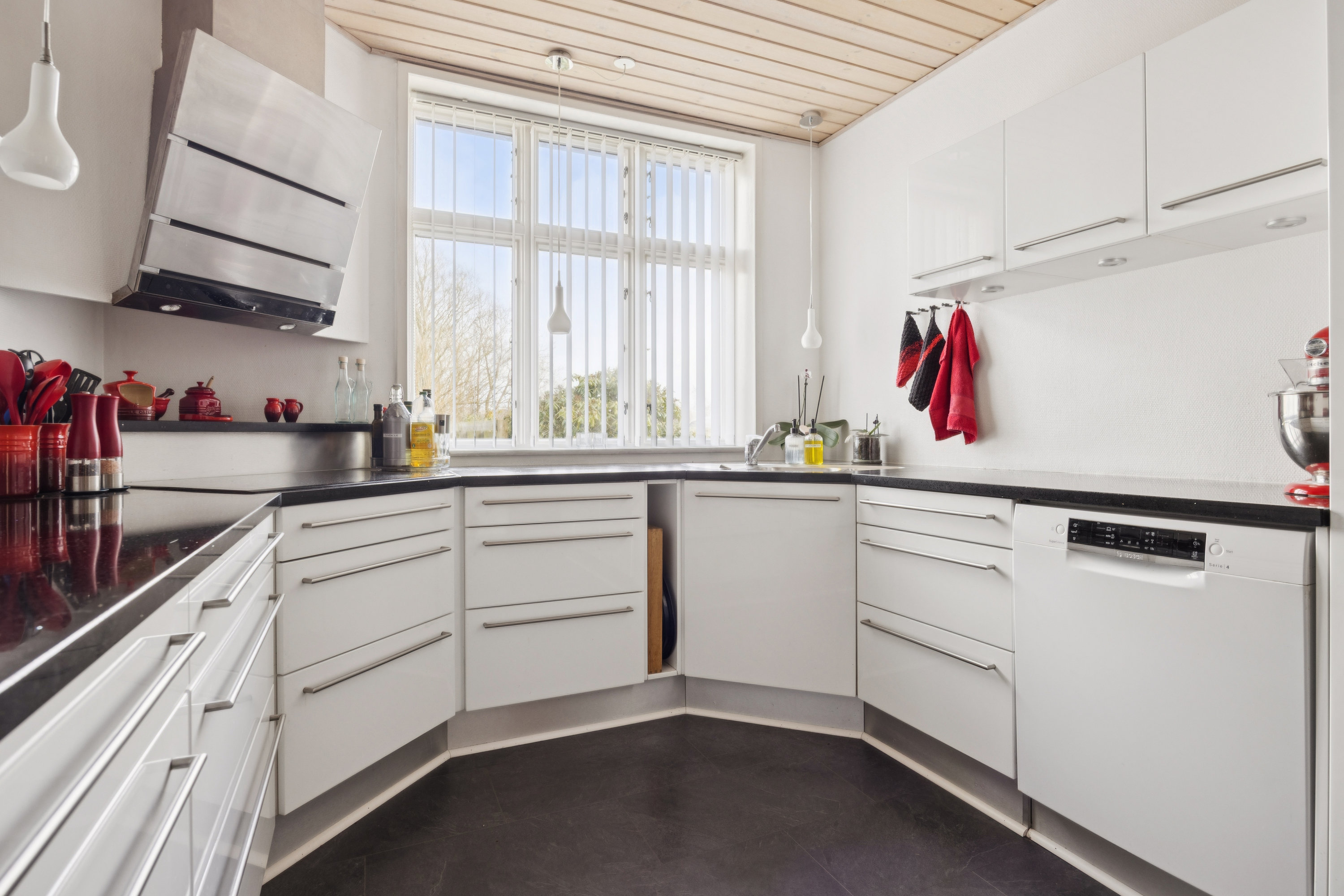 Fremhævet køkken billede i fuldskærmstilstand. Billede af Vejlen 10, 9430 Vadum