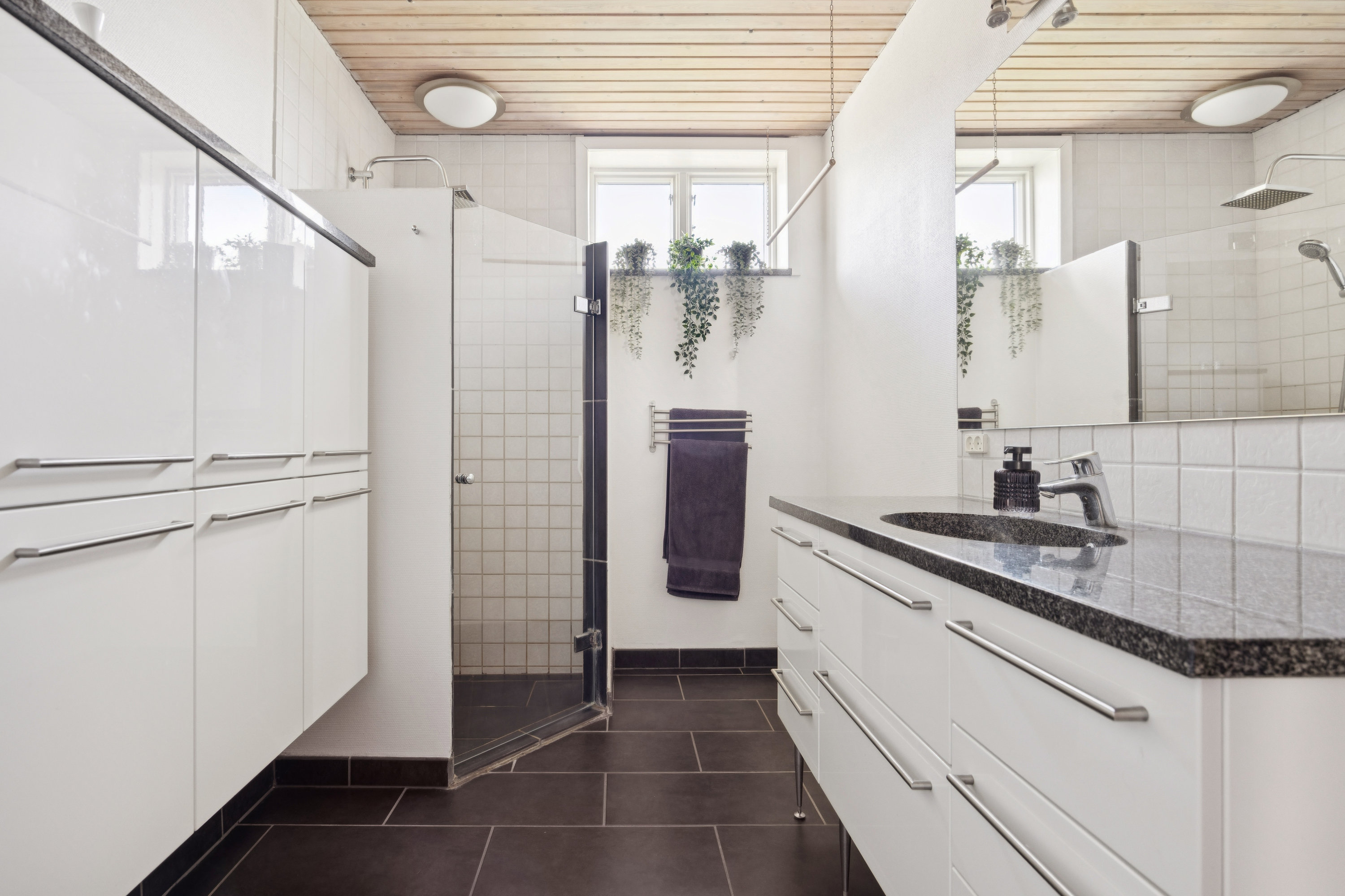 Fremhævet køkken billede i fuldskærmstilstand. Billede af Vejlen 10, 9430 Vadum