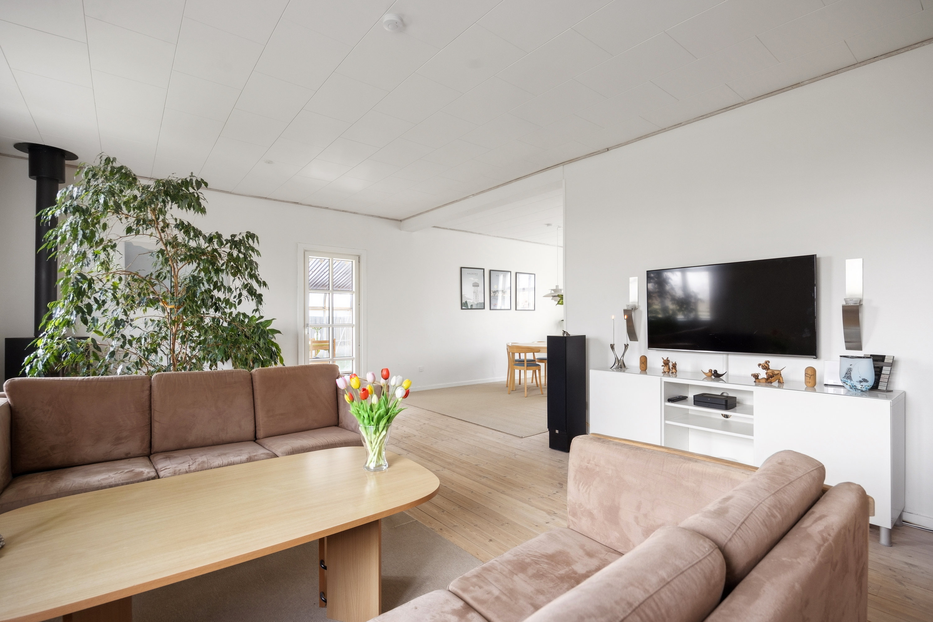 Fremhævet stue billede i fuldskærmstilstand. Billede af Vejlen 10, 9430 Vadum