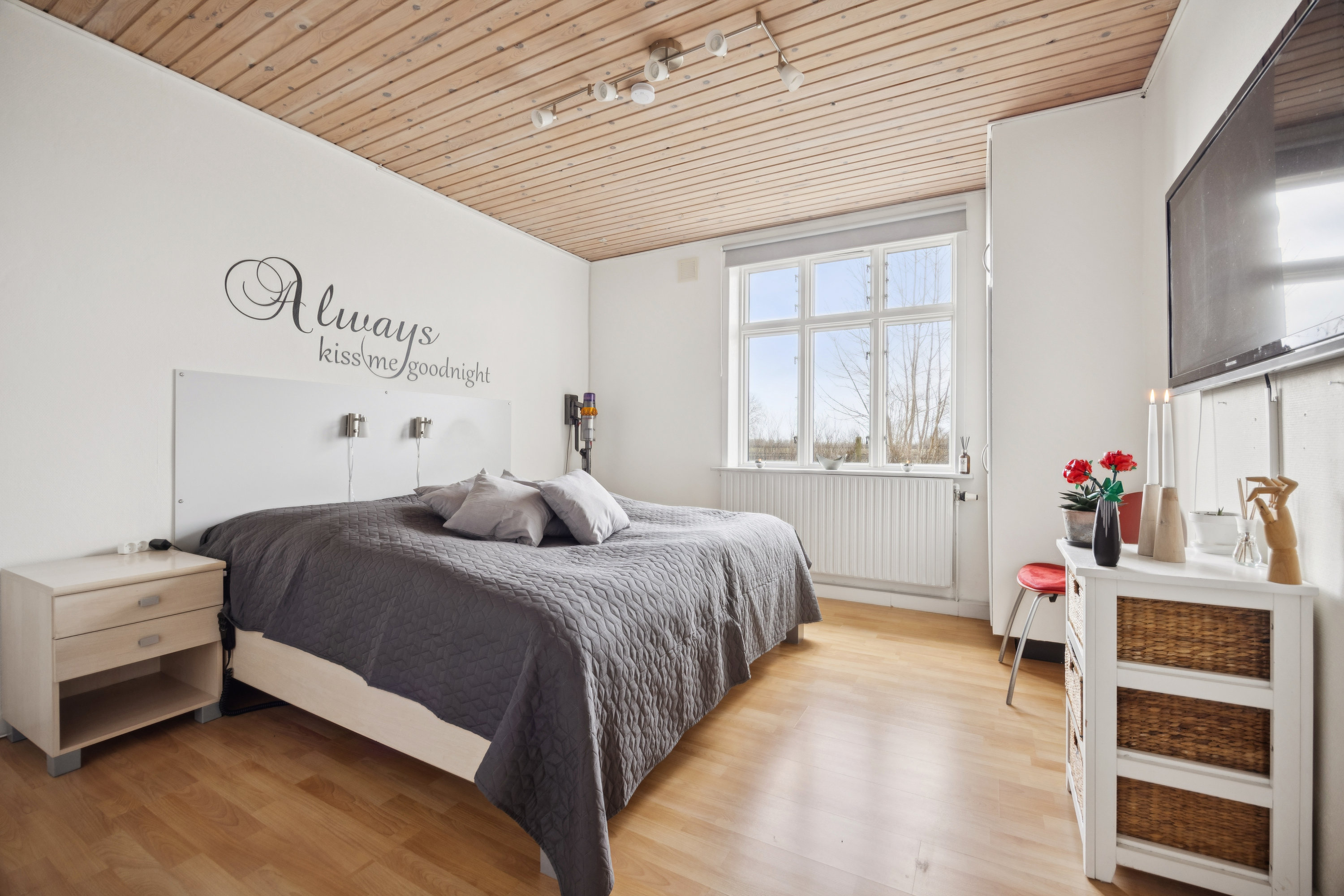 Fremhævet værelse billede i fuldskærmstilstand. Billede af Vejlen 10, 9430 Vadum