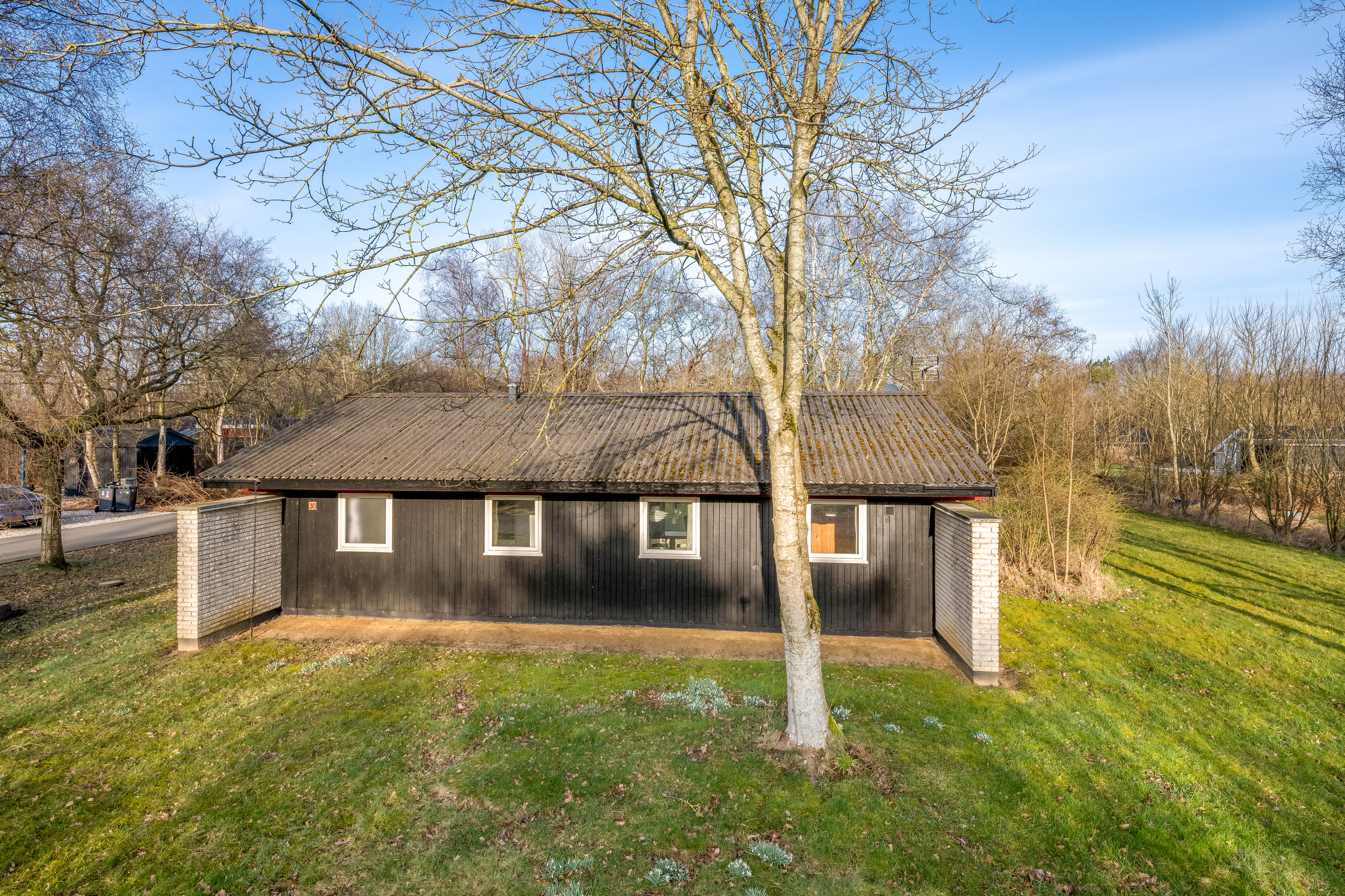 Fremhævet facade billede i fuldskærmstilstand. Billede af Svanevænget 30, Nr Bork, 6893 Hemmet