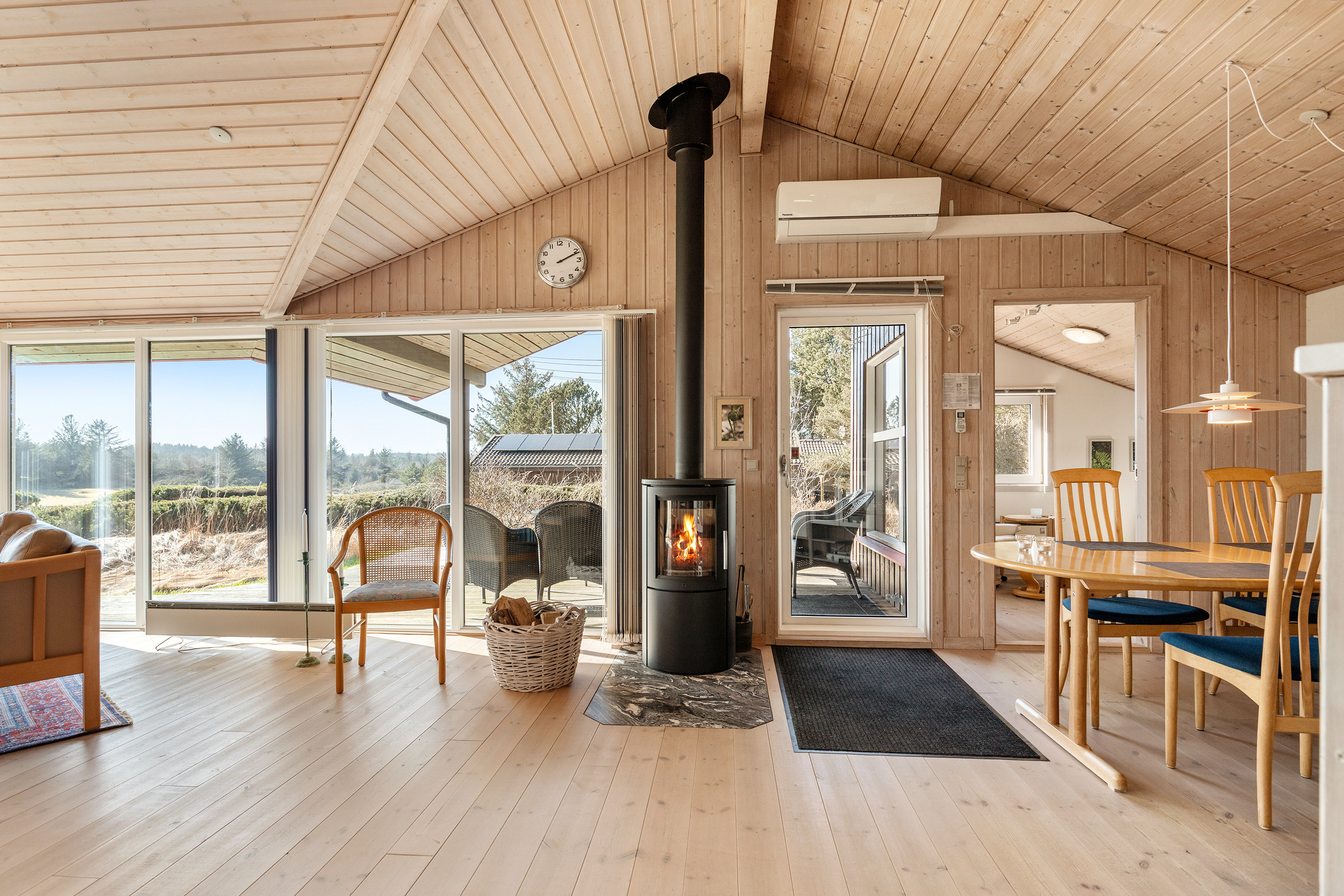 Fremhævet stue billede i fuldskærmstilstand. Billede af Perikumvej 54, Slettestrand, 9690 Fjerritslev