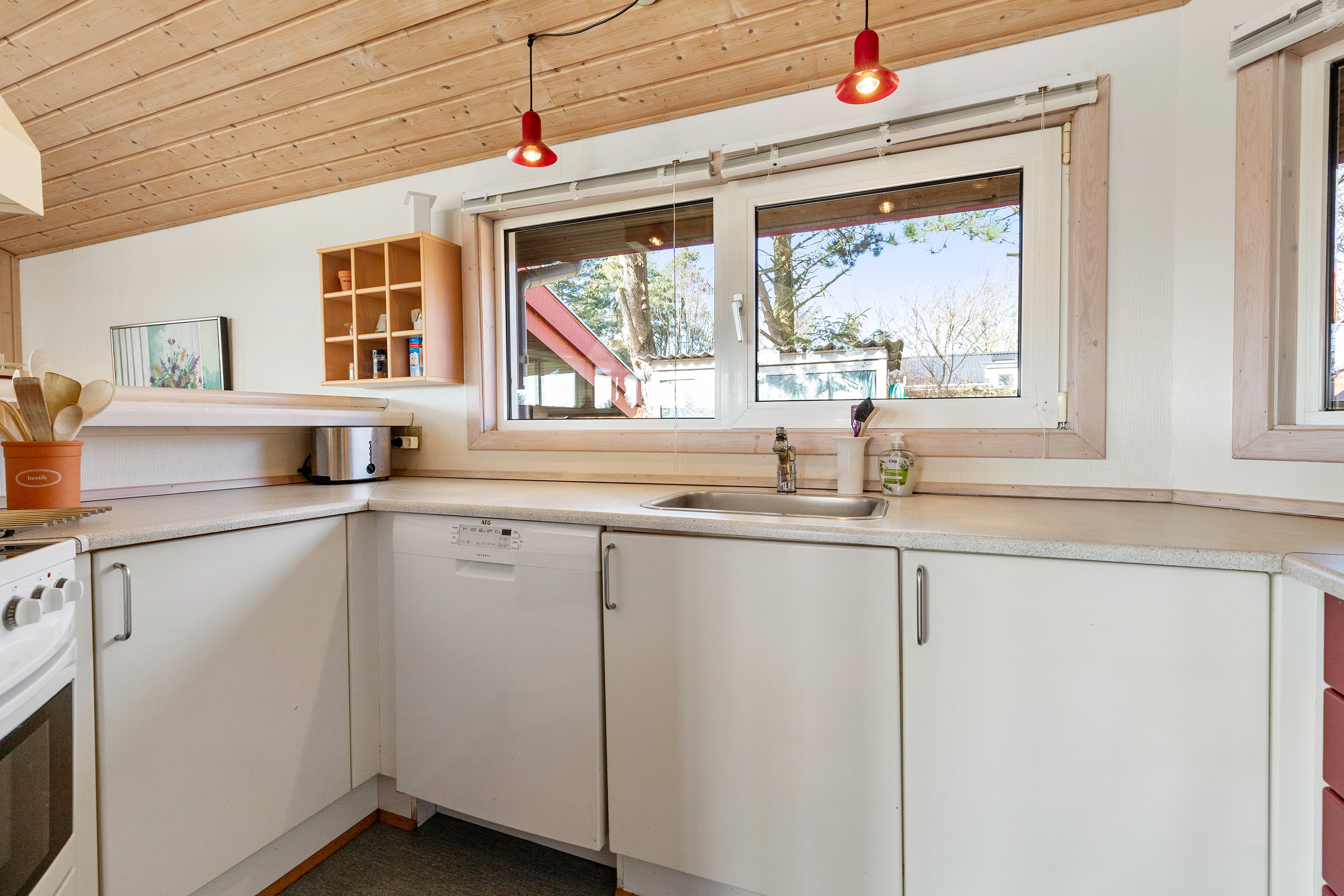 Fremhævet køkken billede i fuldskærmstilstand. Billede af Perikumvej 54, Slettestrand, 9690 Fjerritslev