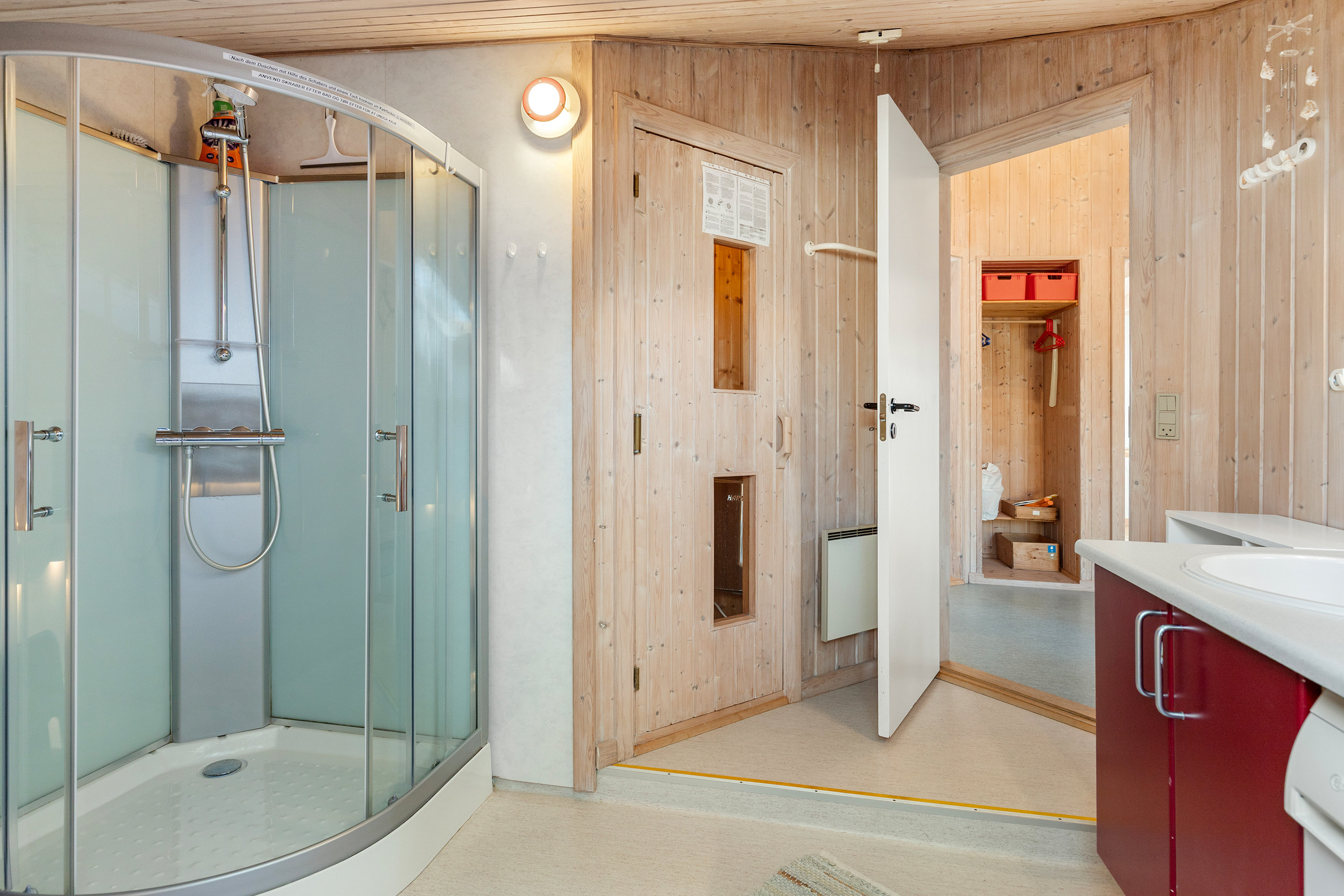 Fremhævet badeværelse billede i fuldskærmstilstand. Billede af Perikumvej 54, Slettestrand, 9690 Fjerritslev