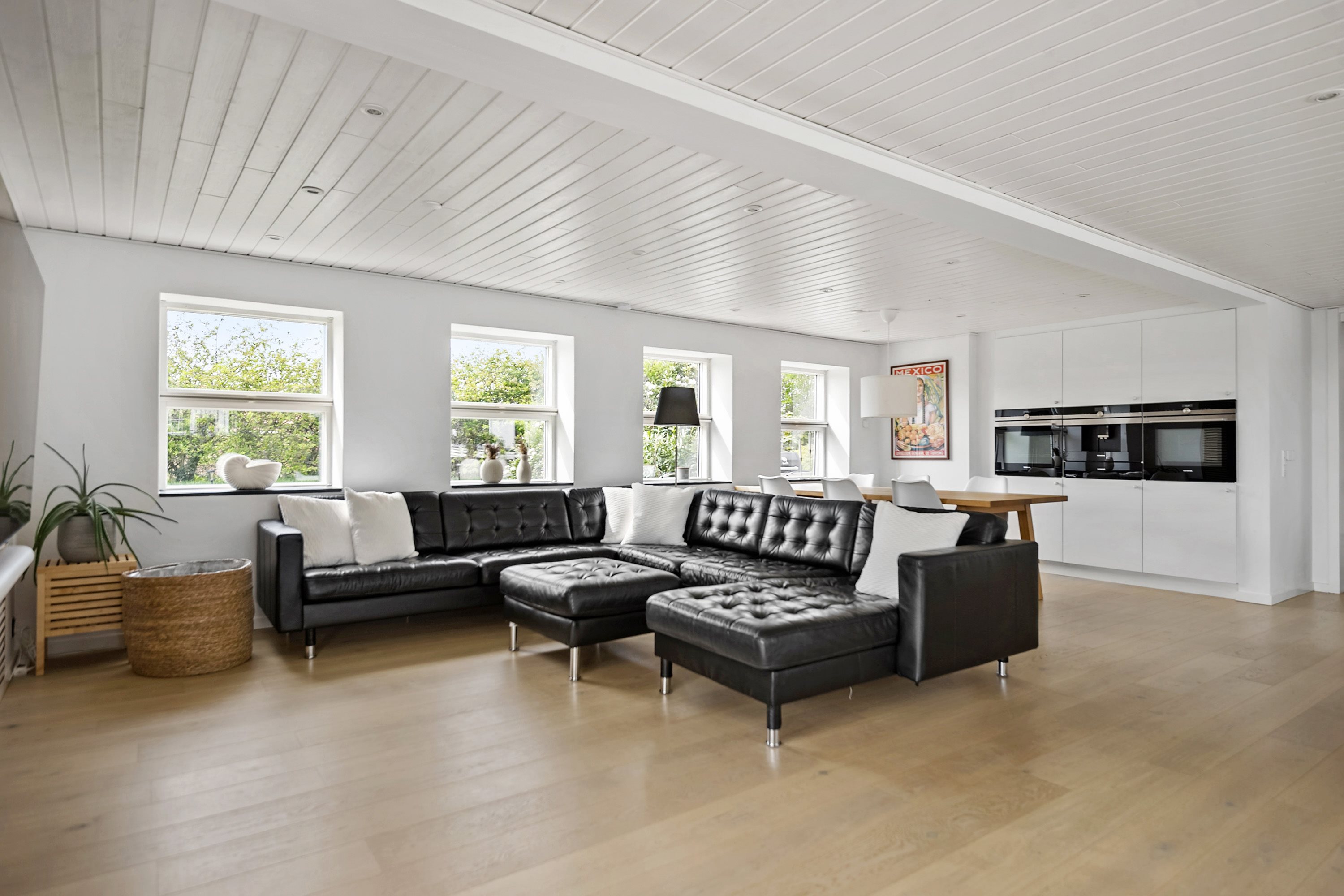 Fremhævet stue billede i fuldskærmstilstand. Billede af Rønhøjs Ager 15, 8300 Odder