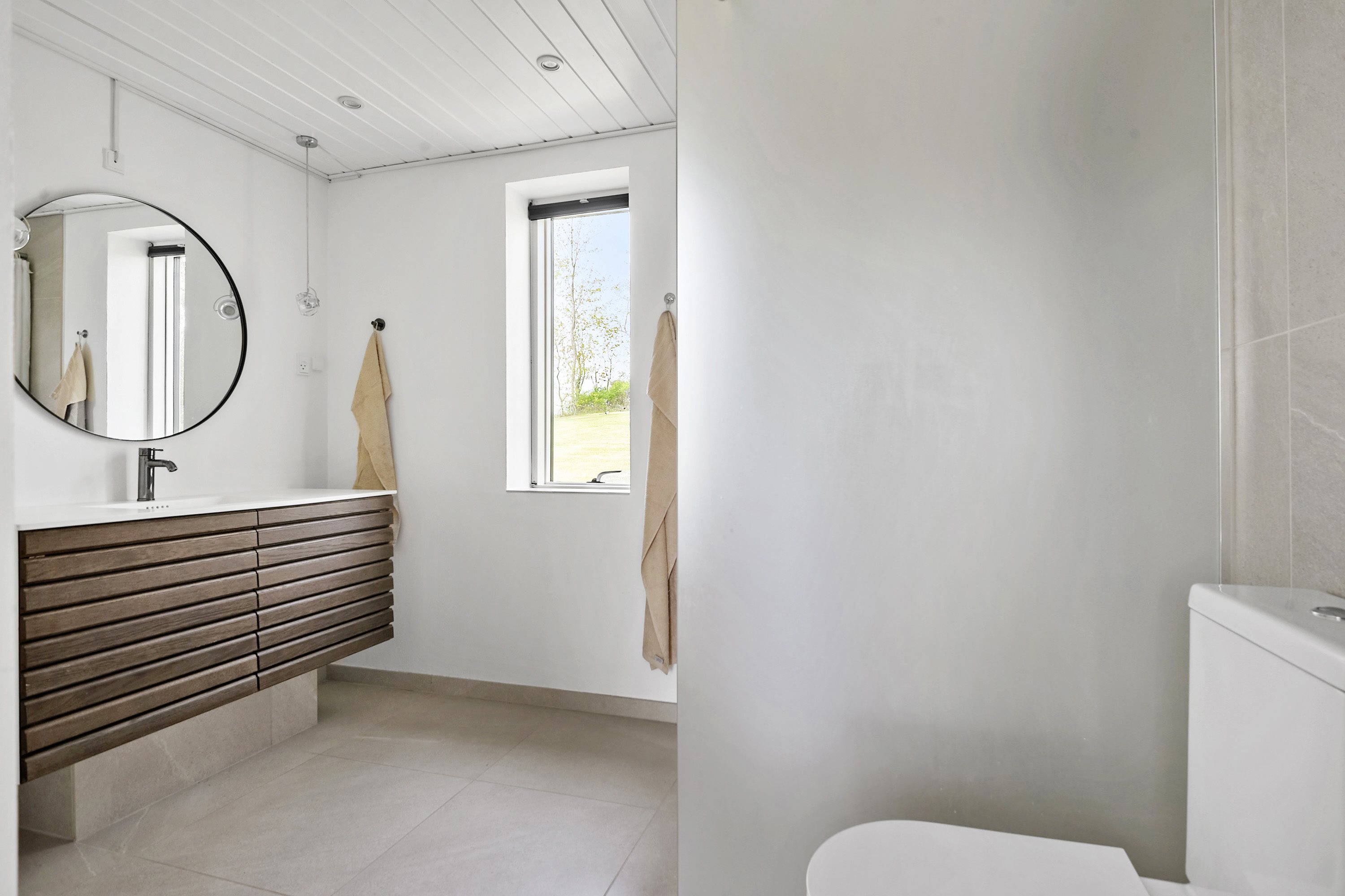 Fremhævet badeværelse billede i fuldskærmstilstand. Billede af Rønhøjs Ager 15, 8300 Odder