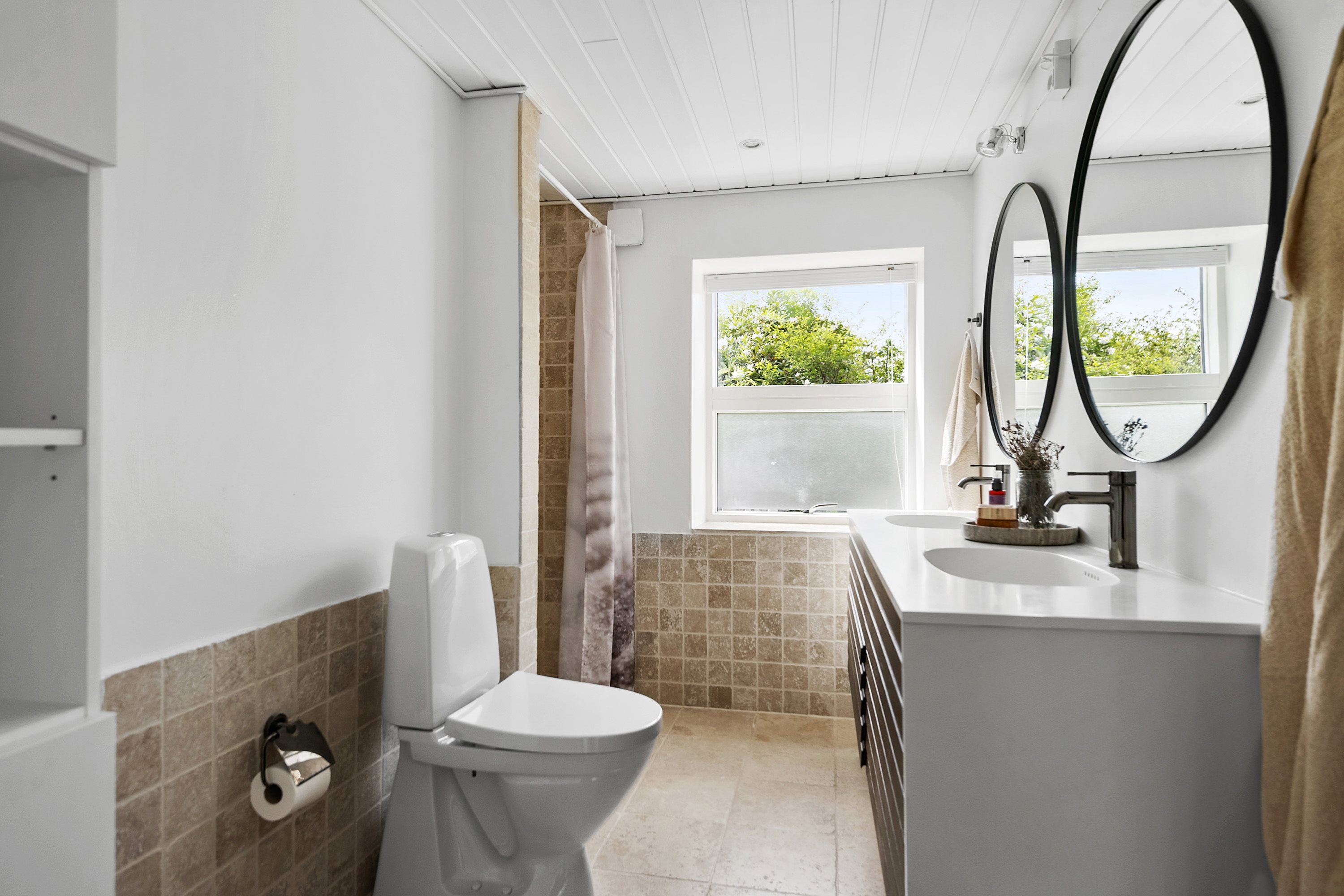 Fremhævet badeværelse billede i fuldskærmstilstand. Billede af Rønhøjs Ager 15, 8300 Odder