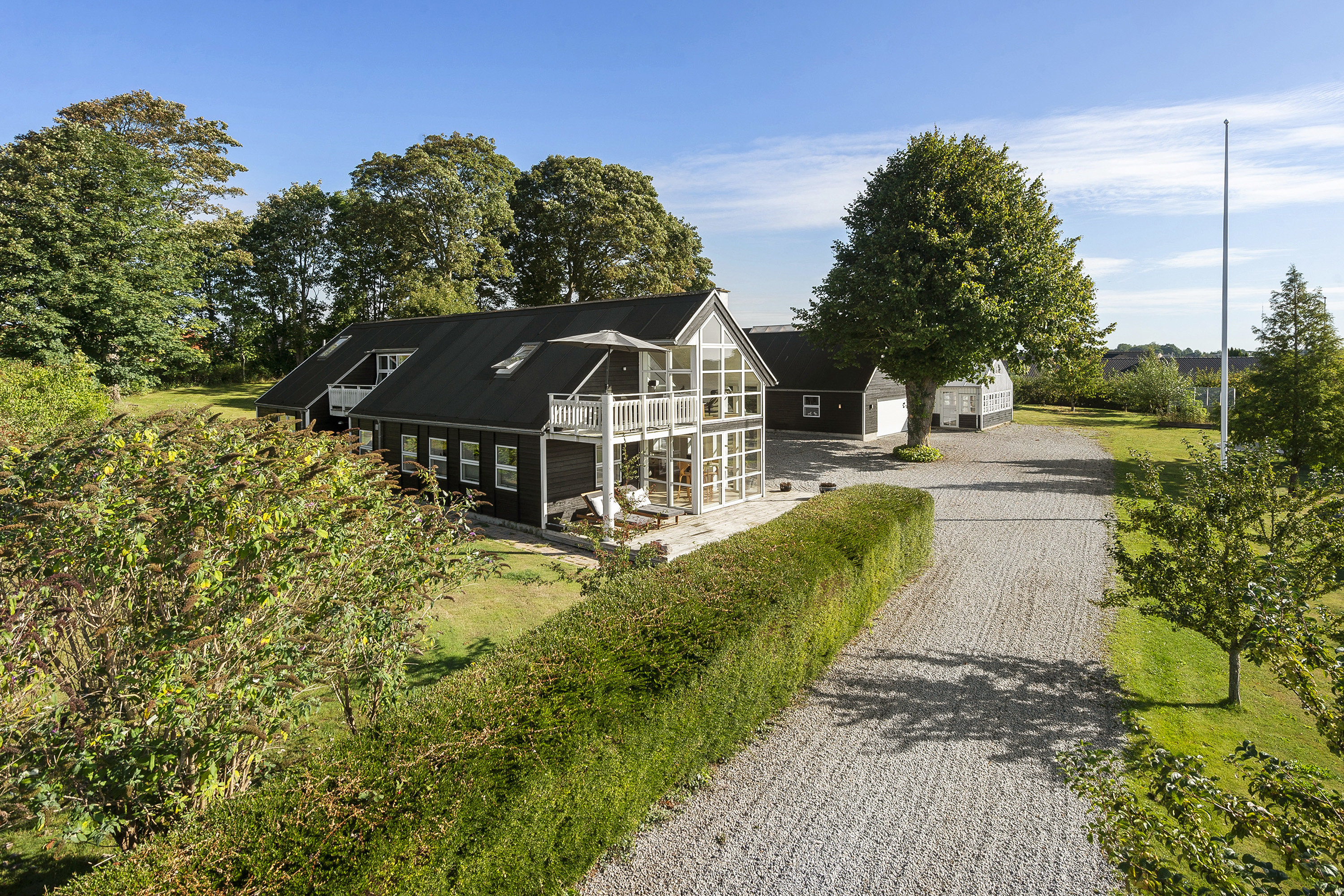 Fremhævet ejendommen billede i fuldskærmstilstand. Billede af Rønhøjs Ager 15, 8300 Odder