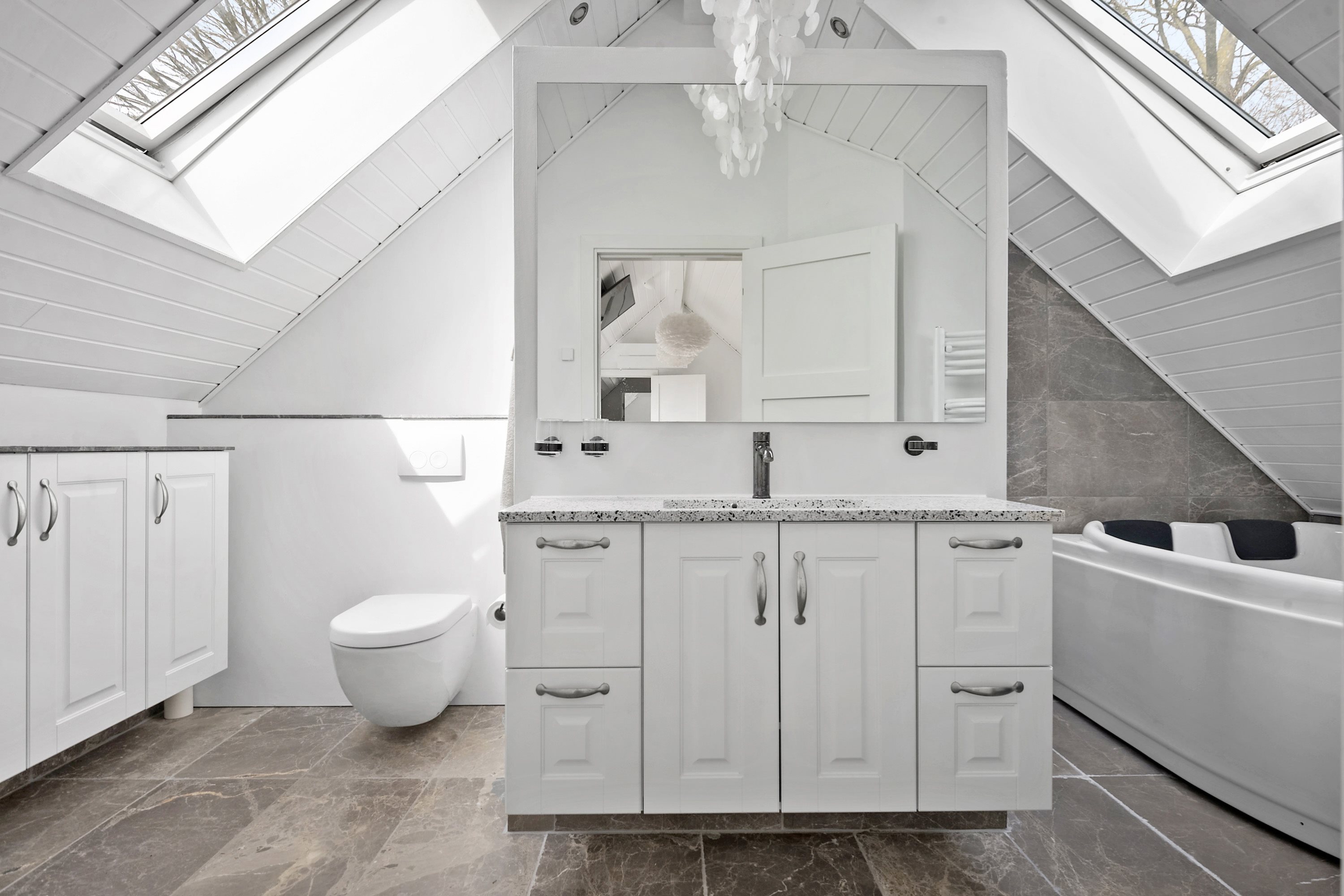 Fremhævet toilet billede i fuldskærmstilstand. Billede af Rønhøjs Ager 15, 8300 Odder