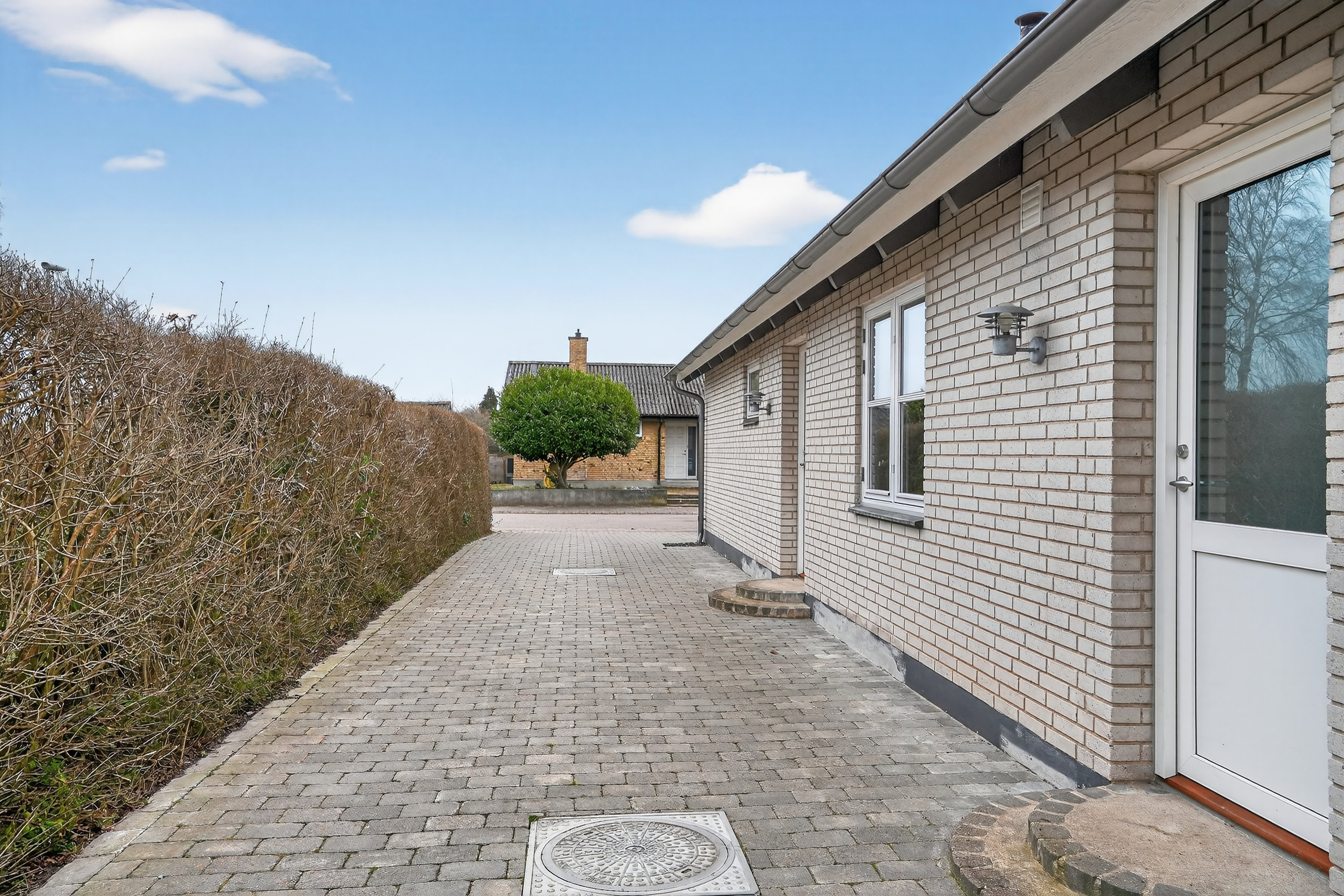 Fremhævet indkørsel billede i fuldskærmstilstand. Billede af Elmevej 13, 4390 Vipperød