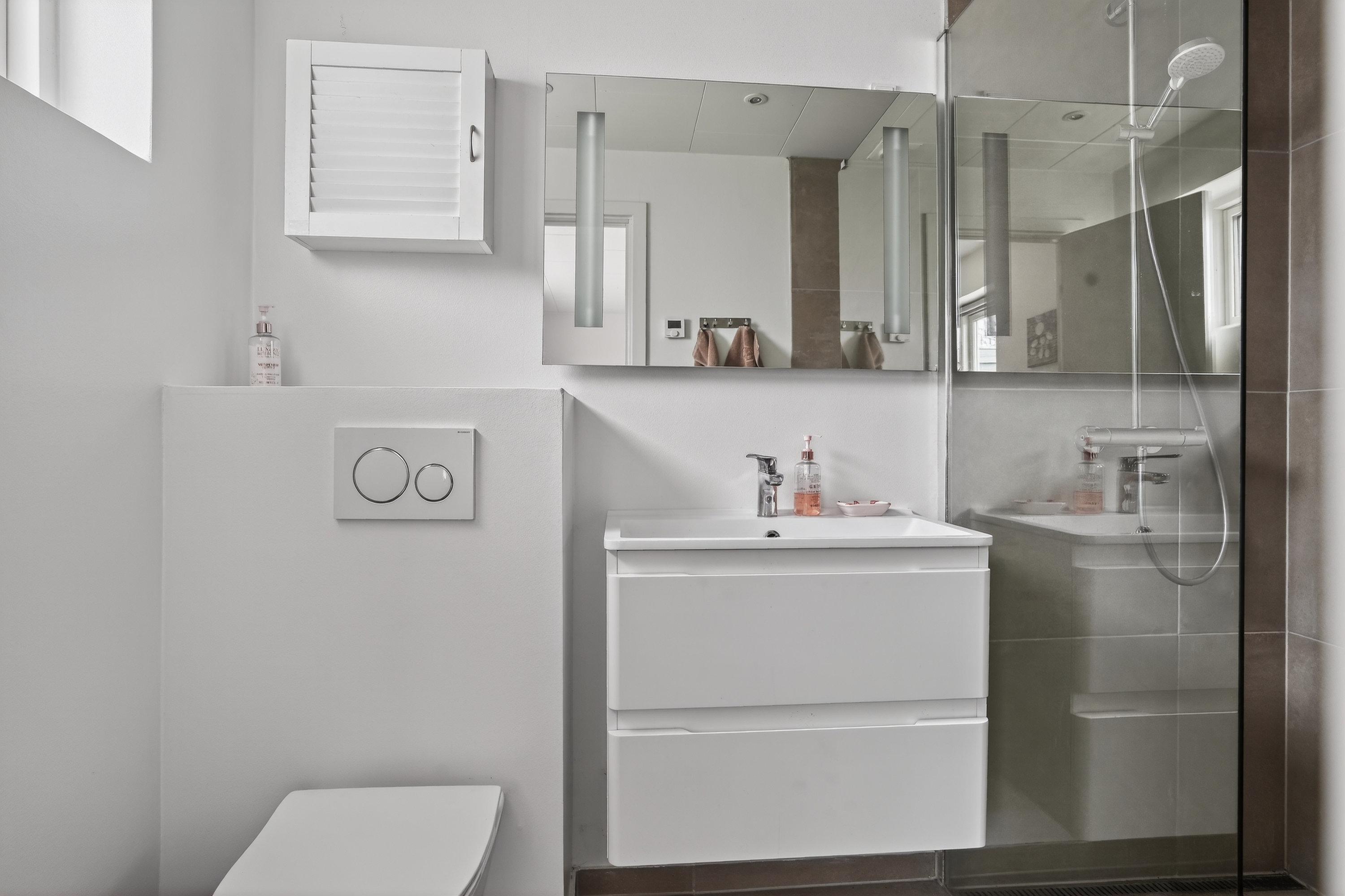 Fremhævet badeværelse billede i fuldskærmstilstand. Billede af Elmevej 13, 4390 Vipperød