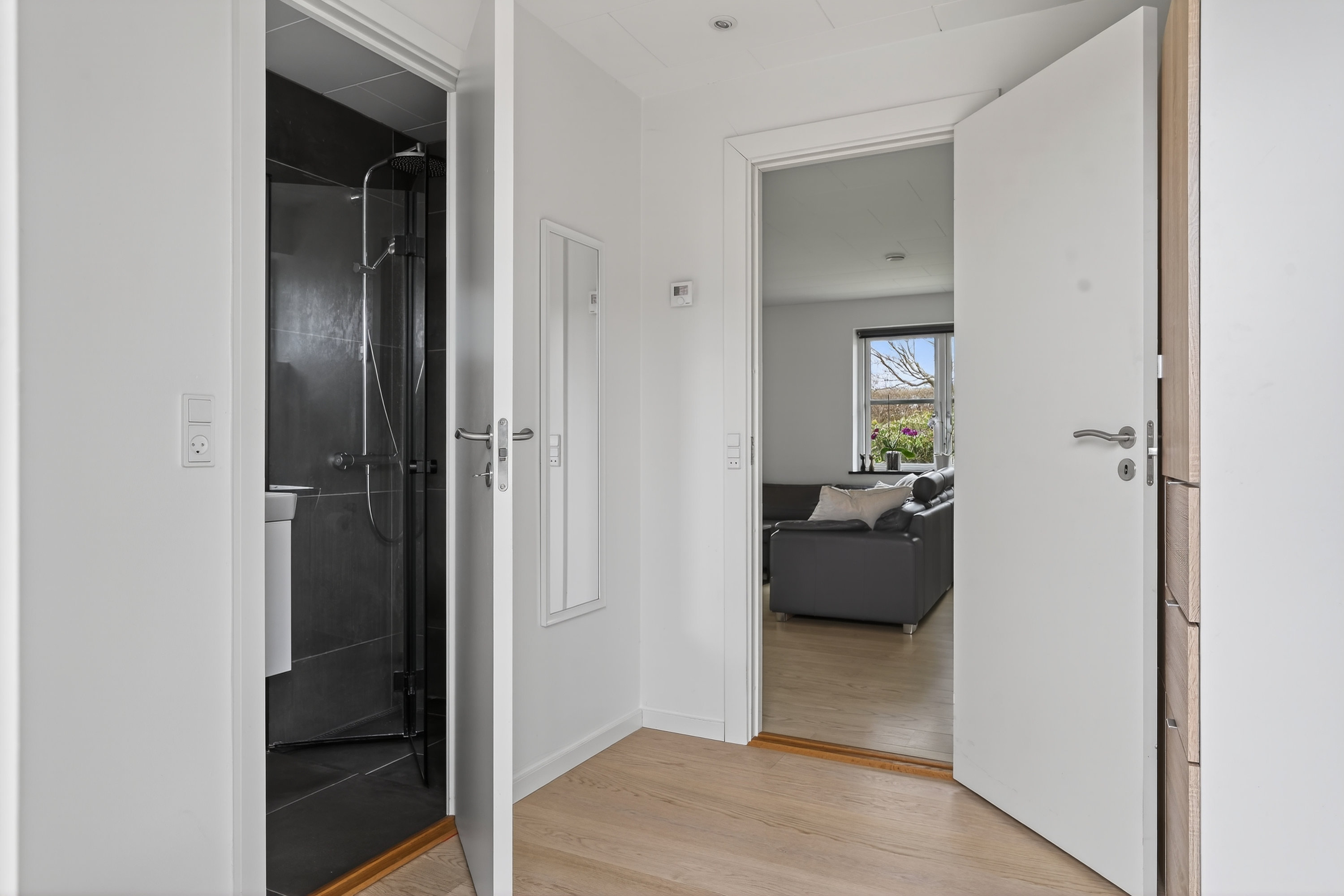 Fremhævet entré billede i fuldskærmstilstand. Billede af Elmevej 13, 4390 Vipperød