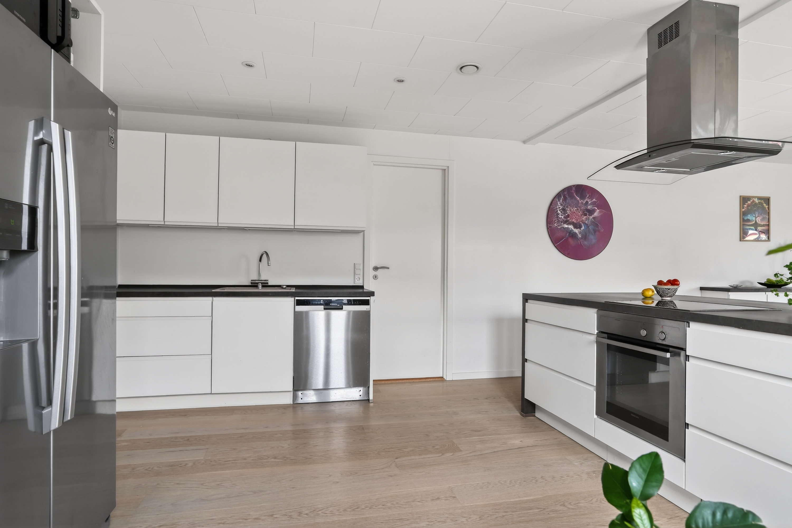 Fremhævet køkken billede i fuldskærmstilstand. Billede af Elmevej 13, 4390 Vipperød