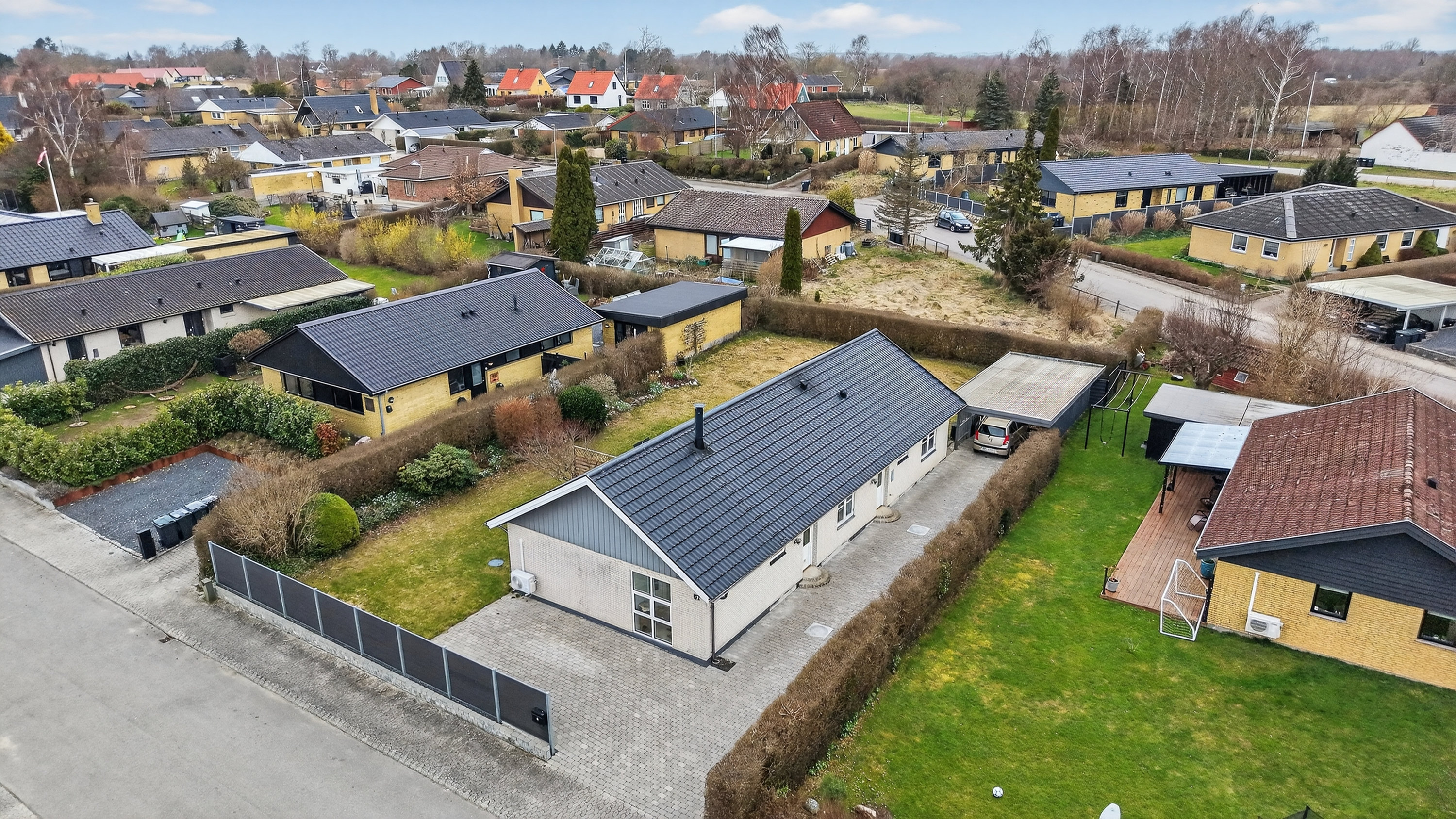 Fremhævet luftfoto billede i fuldskærmstilstand. Billede af Elmevej 13, 4390 Vipperød